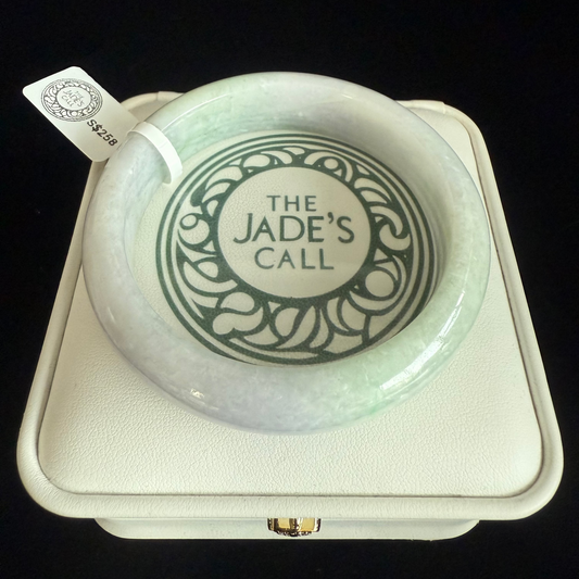 128. Light green blend with white jade bangle