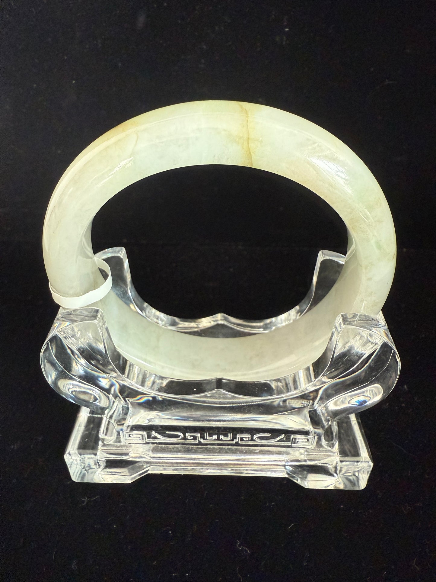 145. Glossy pear colored jade bangle