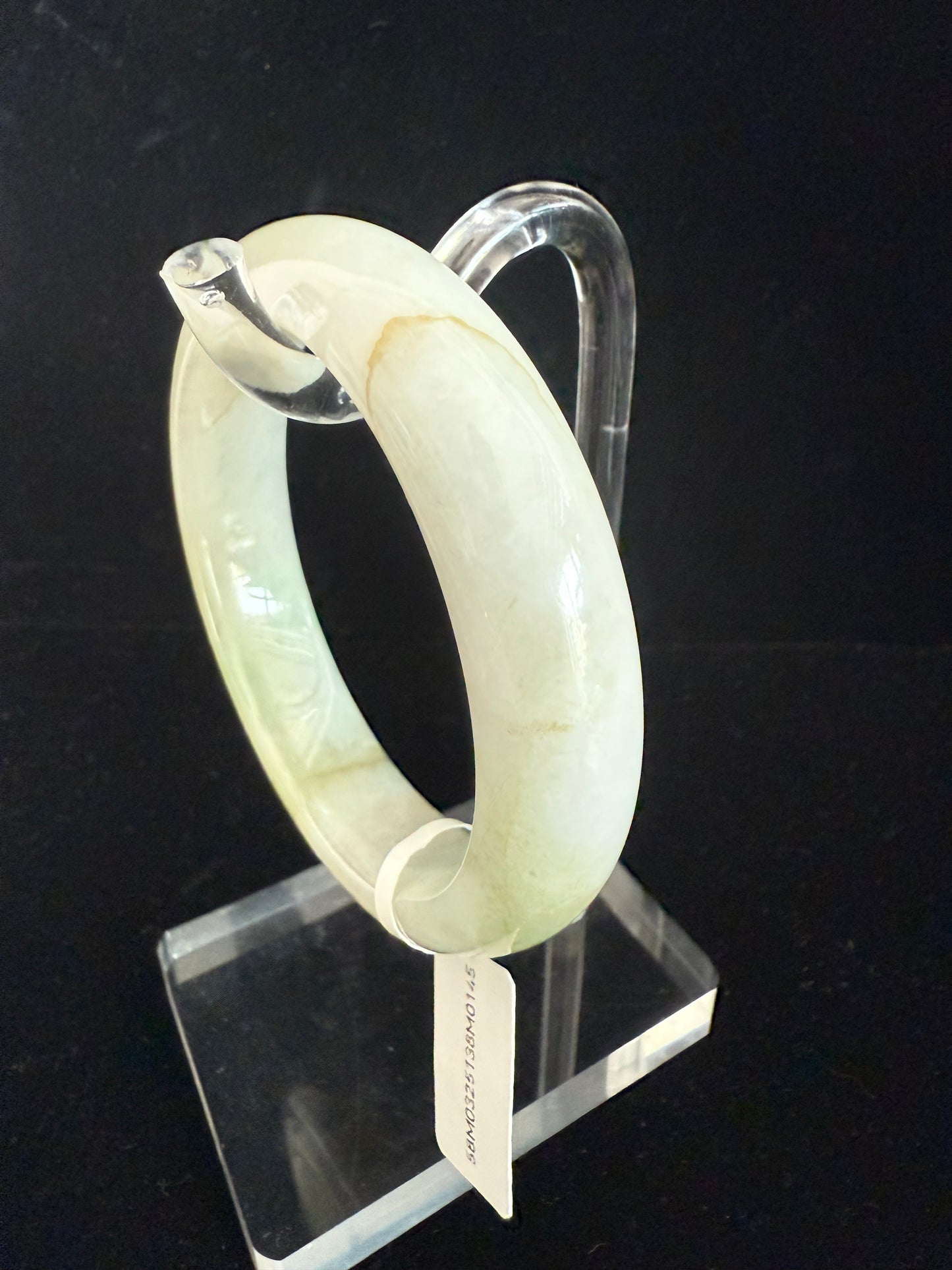 145. Glossy pear colored jade bangle