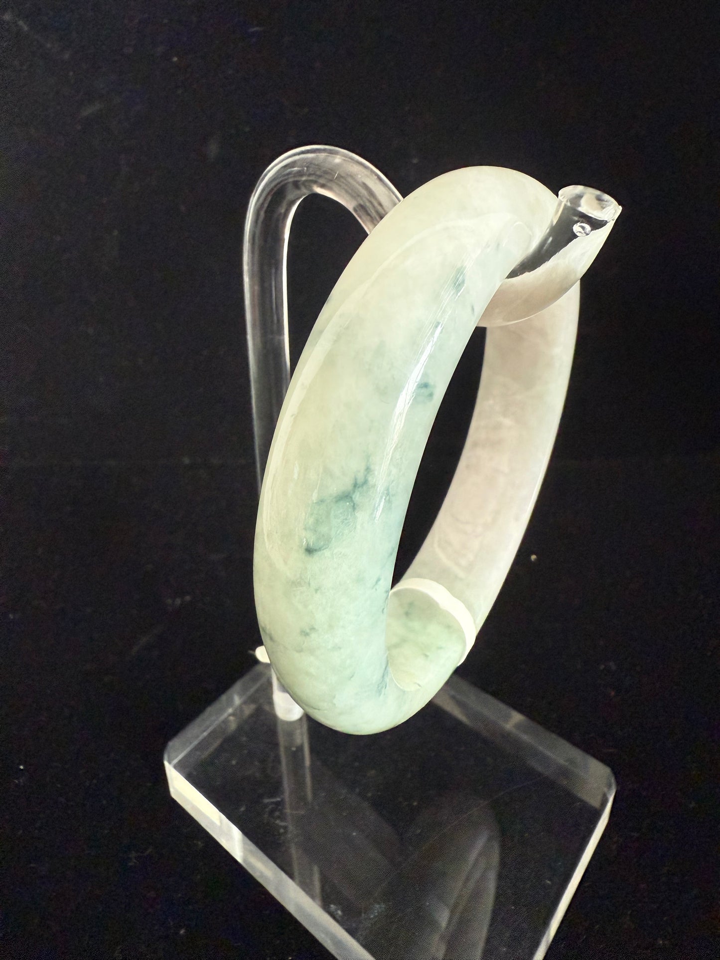 146. Floating green speckle jade bangle