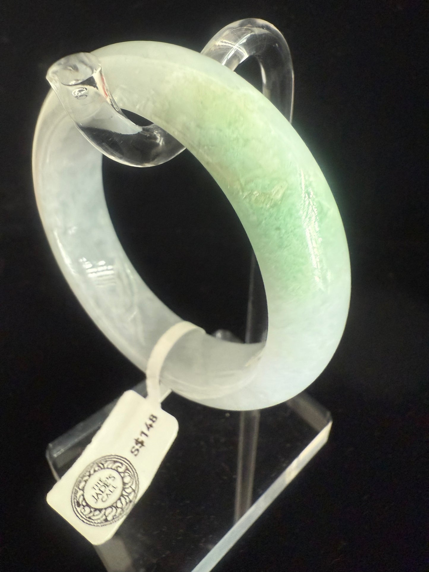 280. White blended in with green jade bangle