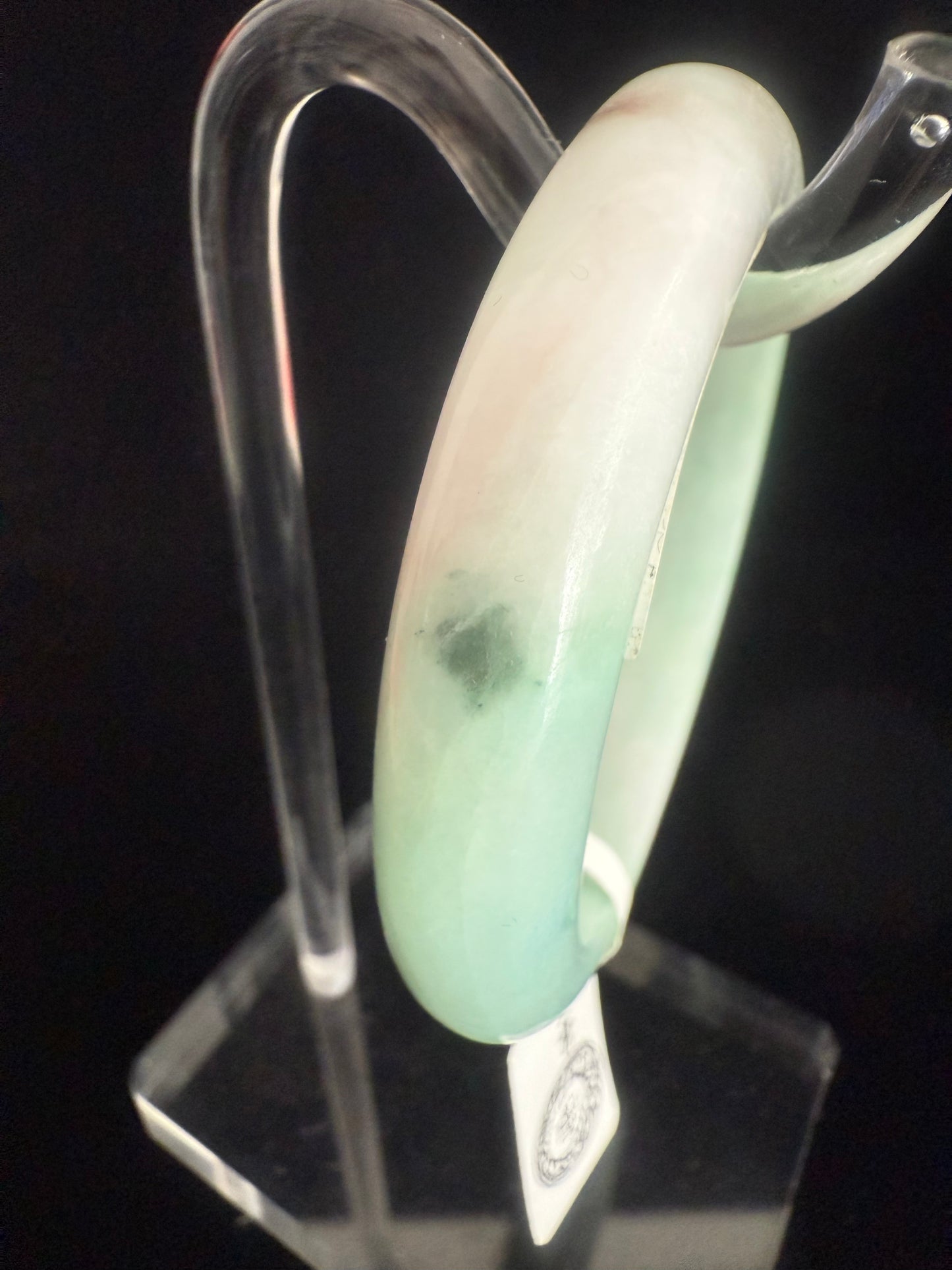 283. Mix green and white jade bangle