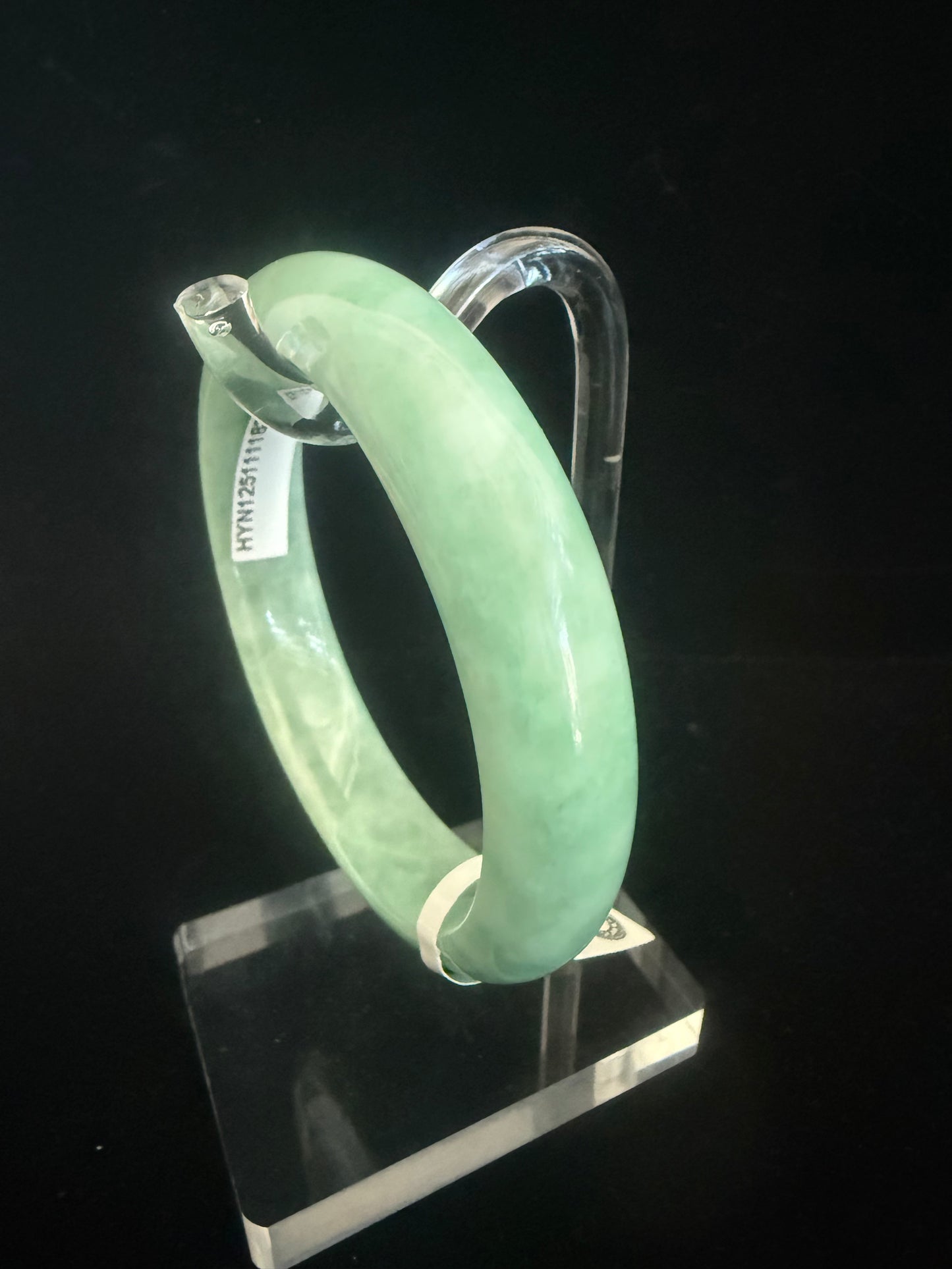 275. Lively green Jade bangle