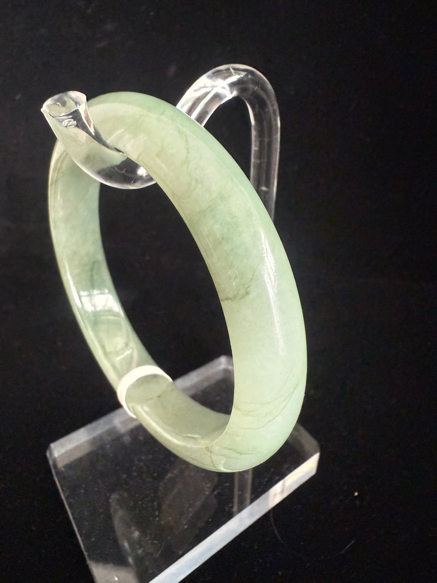 256. Glossy Lake Green Jade bangle