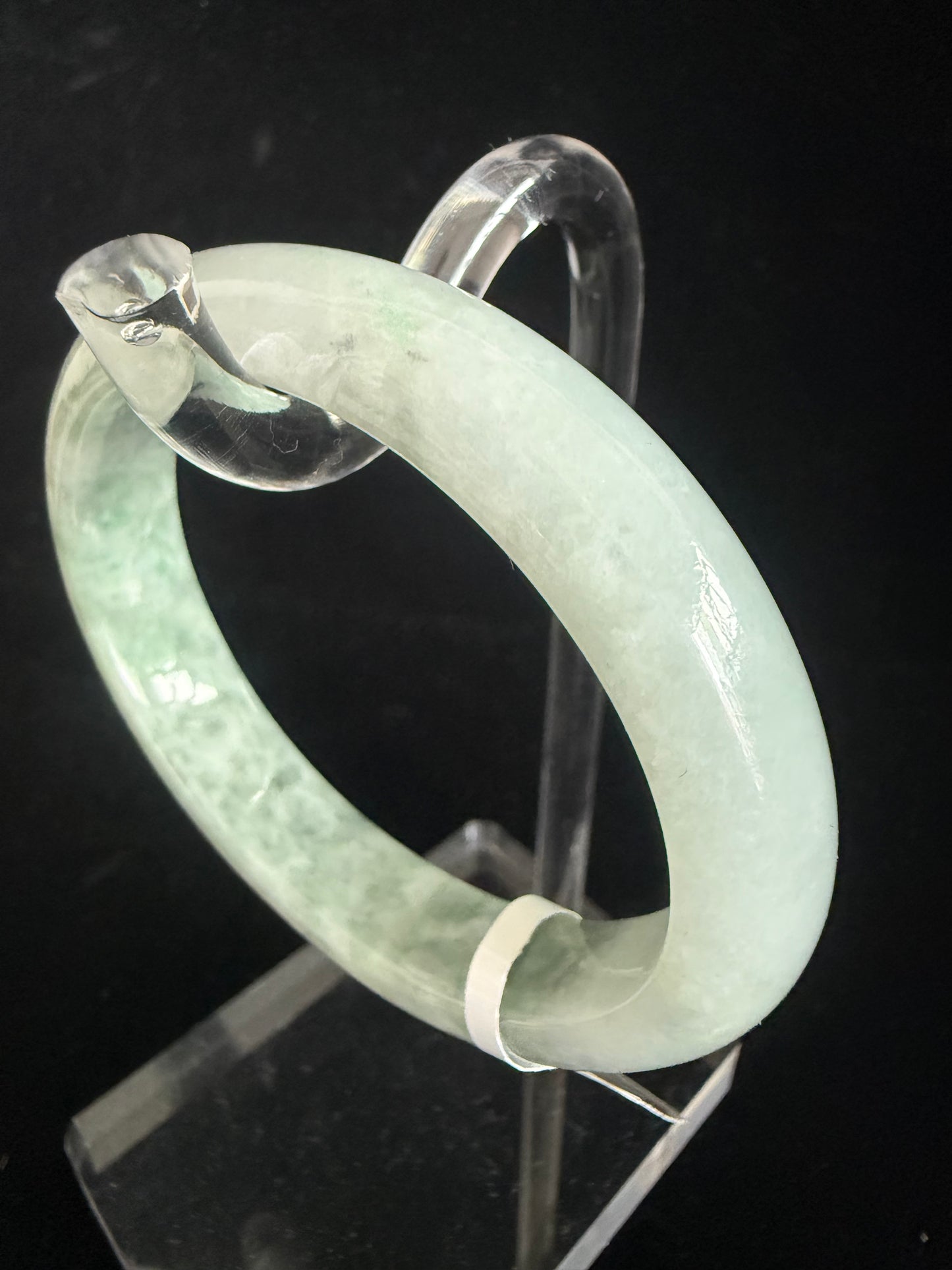 248. Oval Qui fei Jade bangle