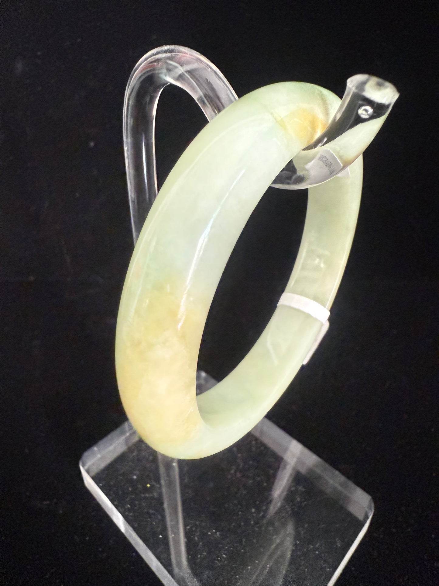 187. Yellow green Jade bangle