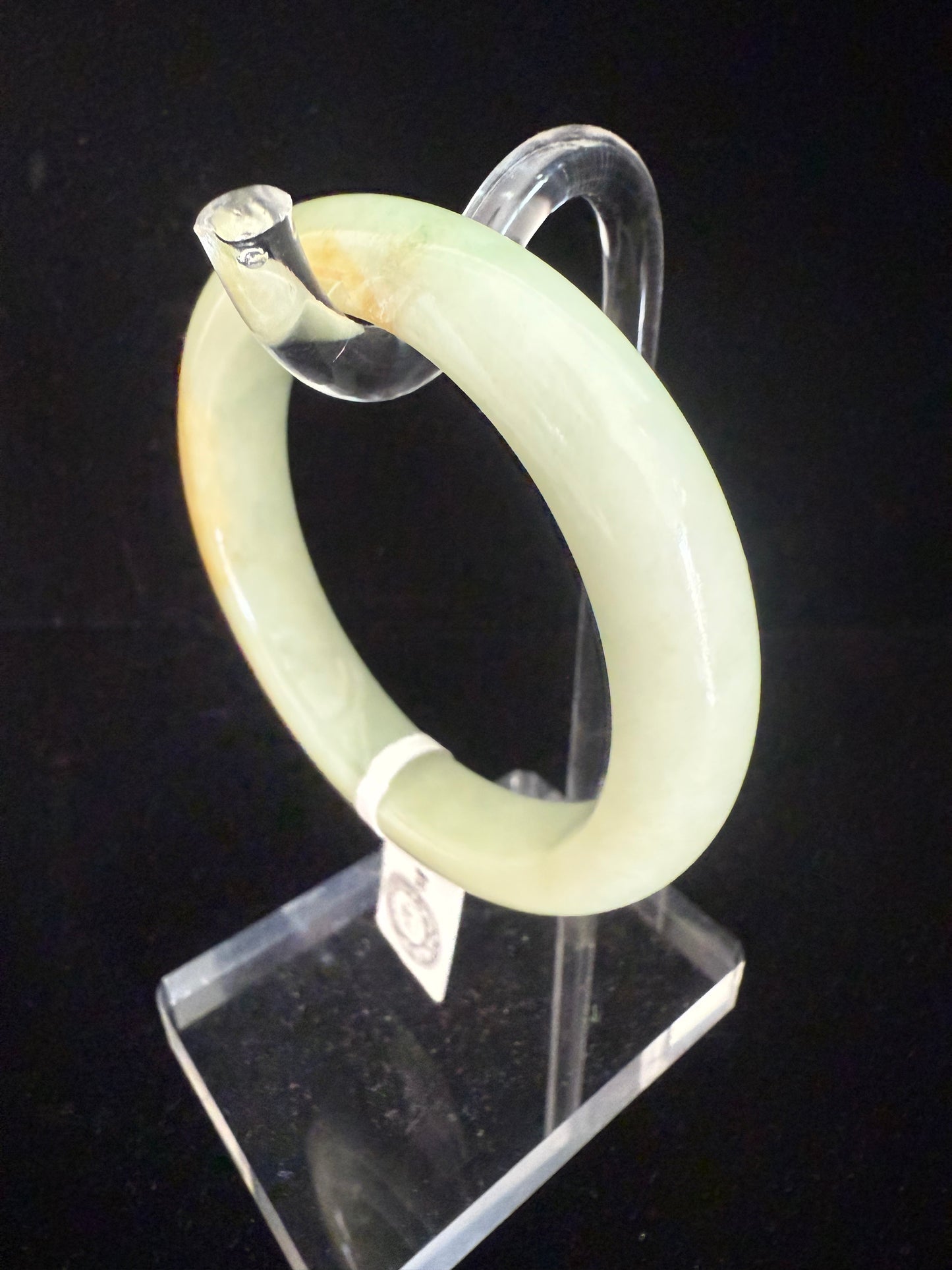 187. Yellow green Jade bangle
