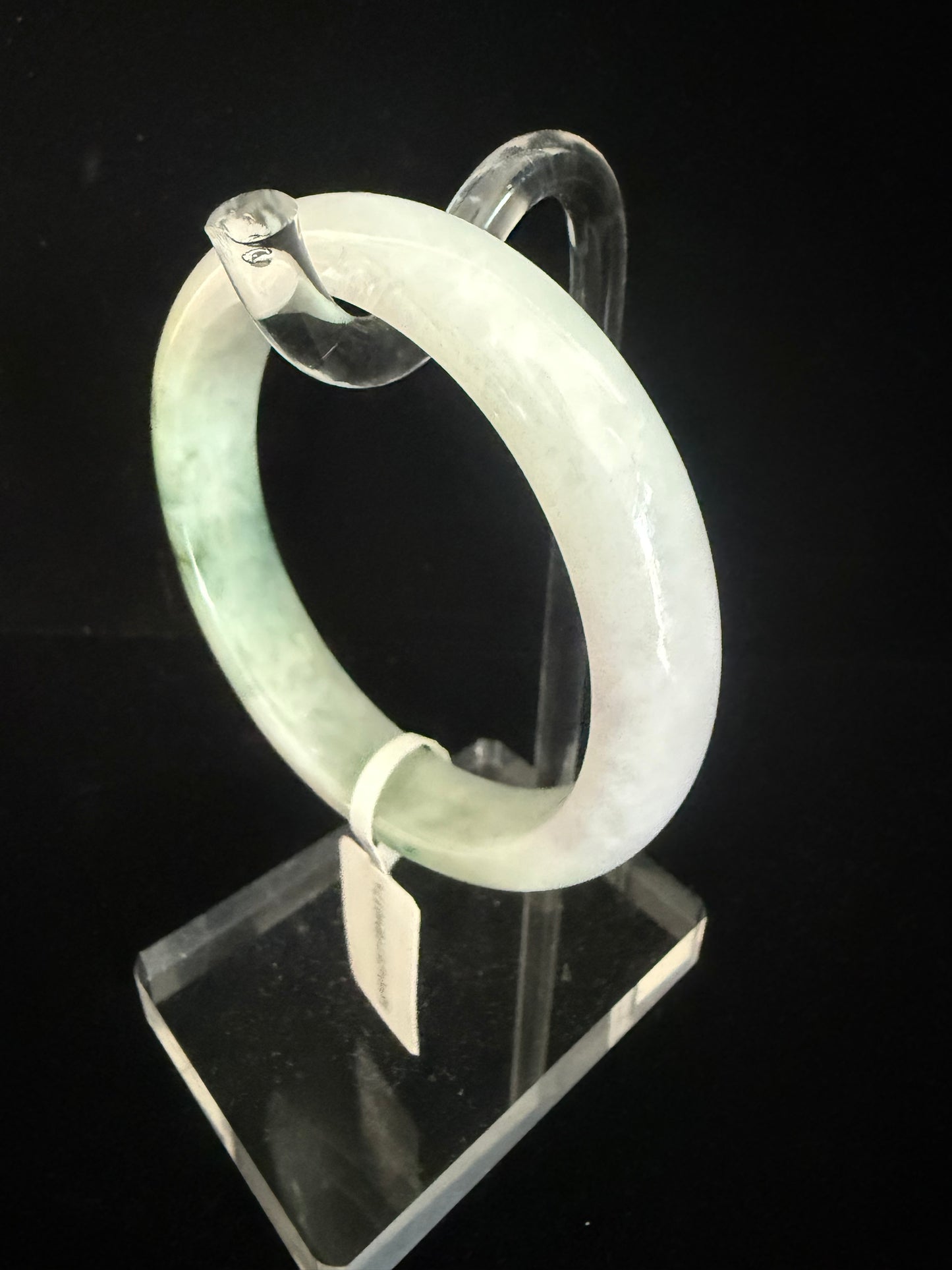 174.  natural blend of green to light lavender jade bangle