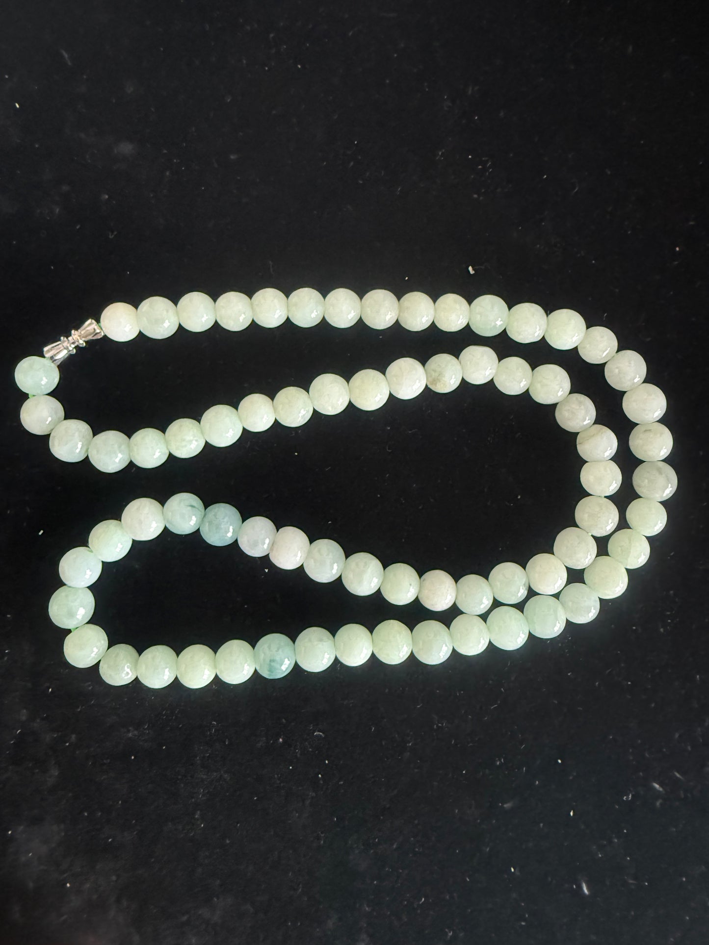 JB194. Light Green Jade beads necklace