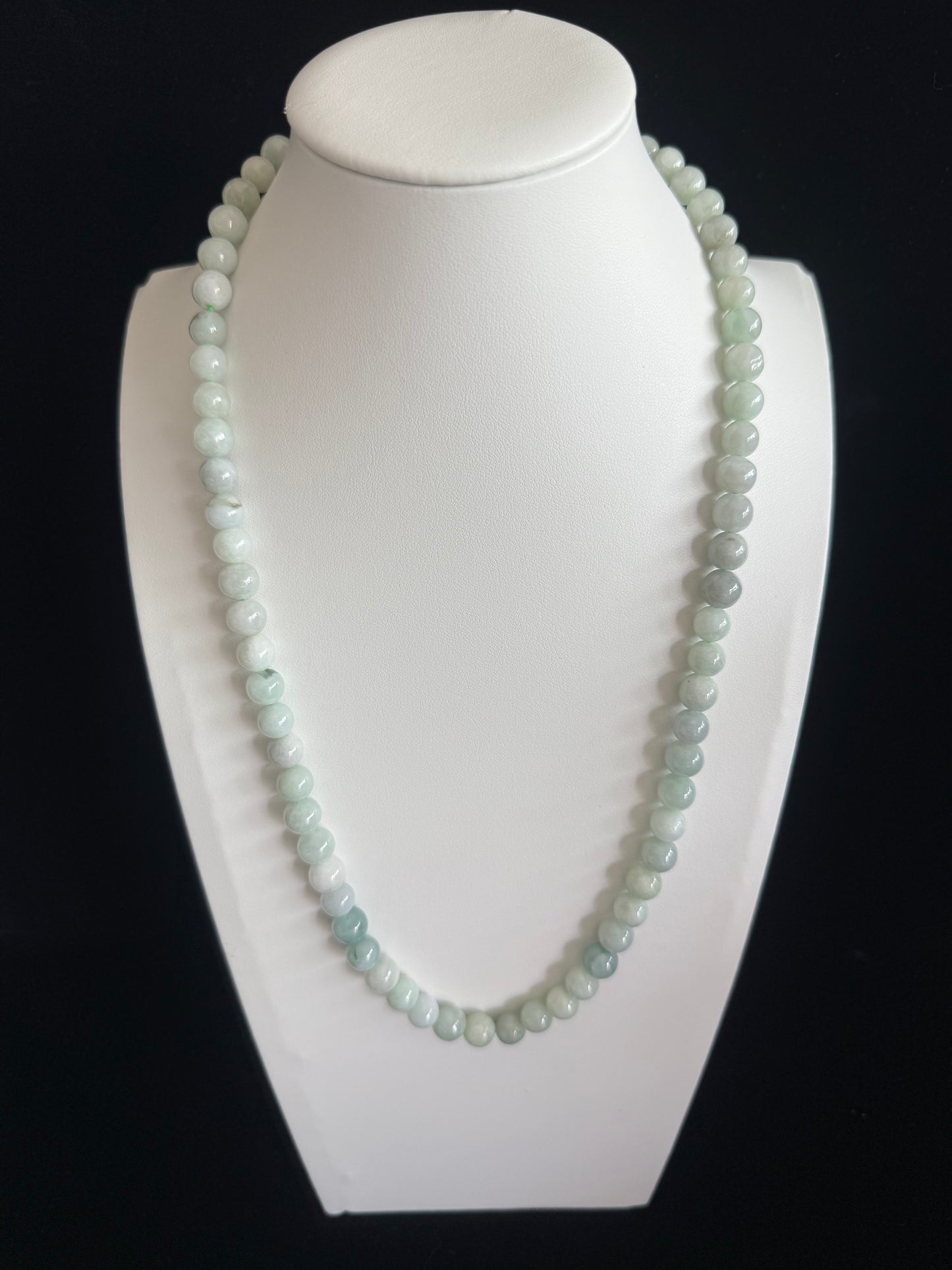JB194. Light Green Jade beads necklace