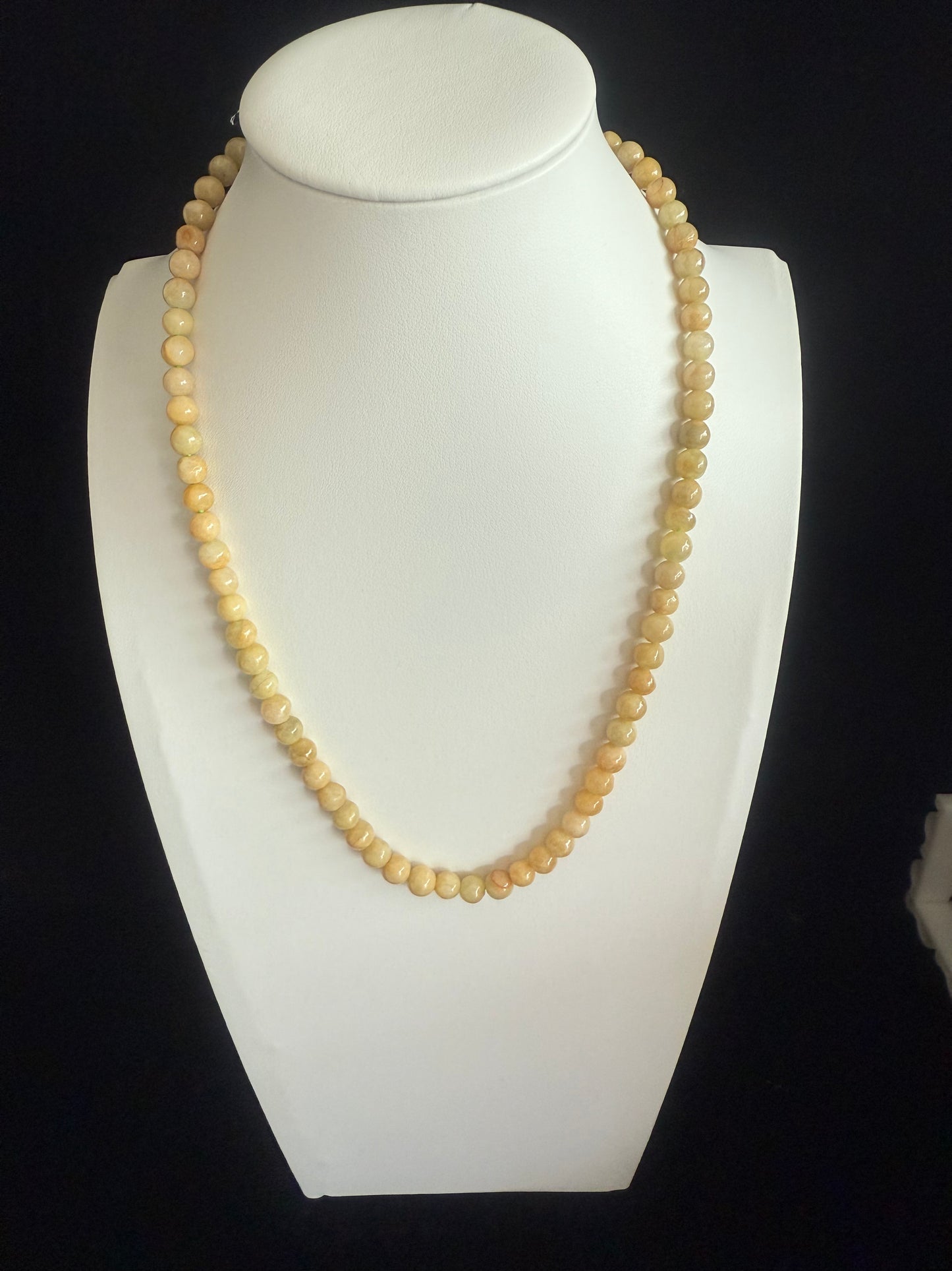 JB192. Yellow Jade beads necklace