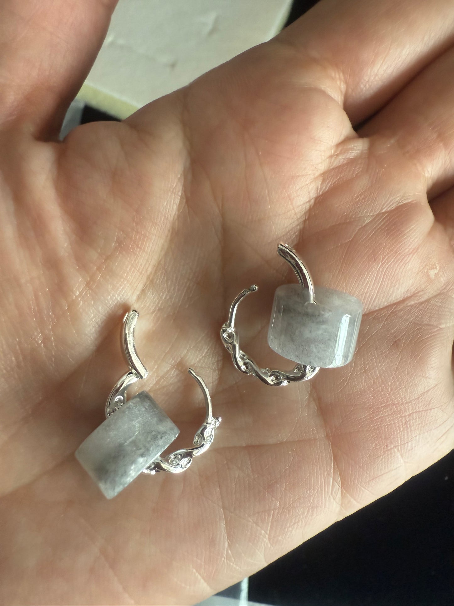 E335. Grey Jade Earring