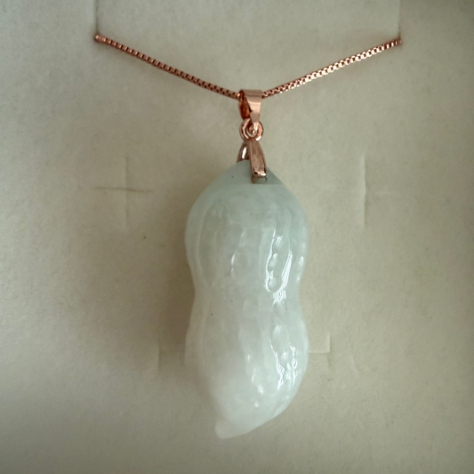 L43. Jade pendant with necklace - Peanut