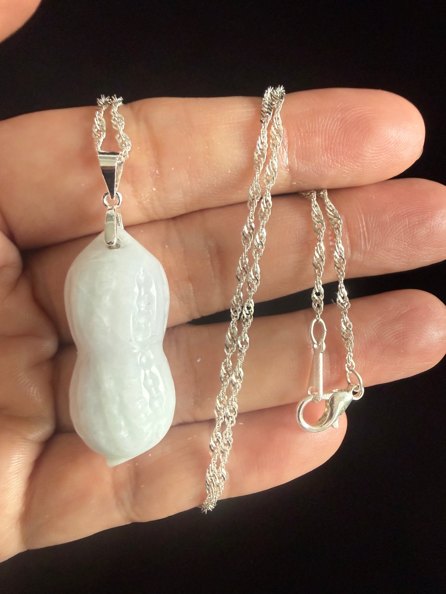 L46. Jade pendant with necklace - Peanut