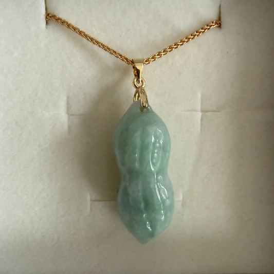 L45. Jade pendant with necklace - Peanut