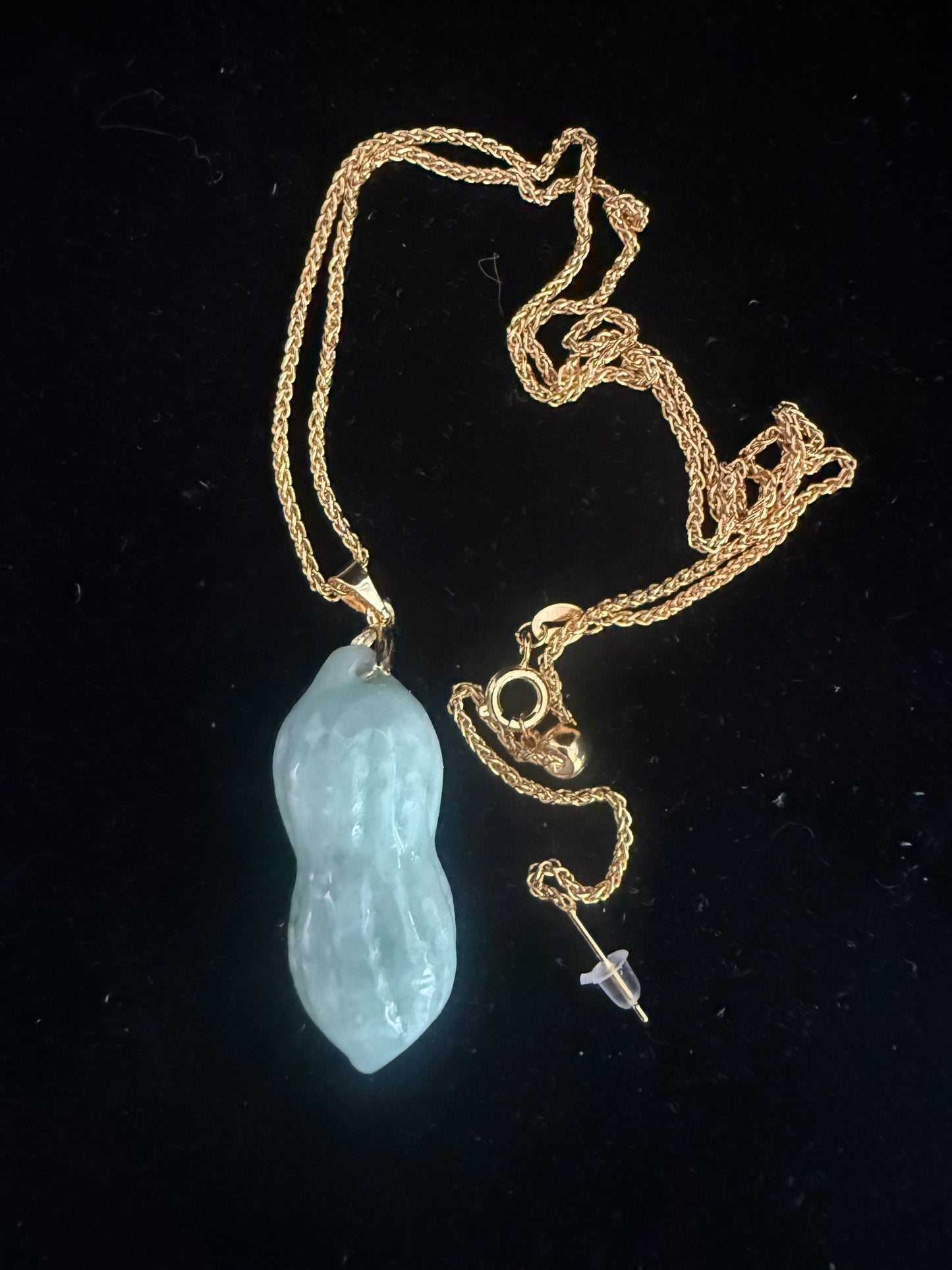 L45. Jade pendant with necklace - Peanut