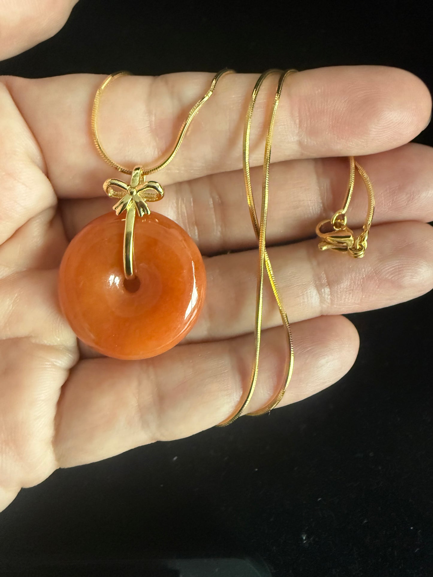 L49. Jade pendant with necklace - Safety button