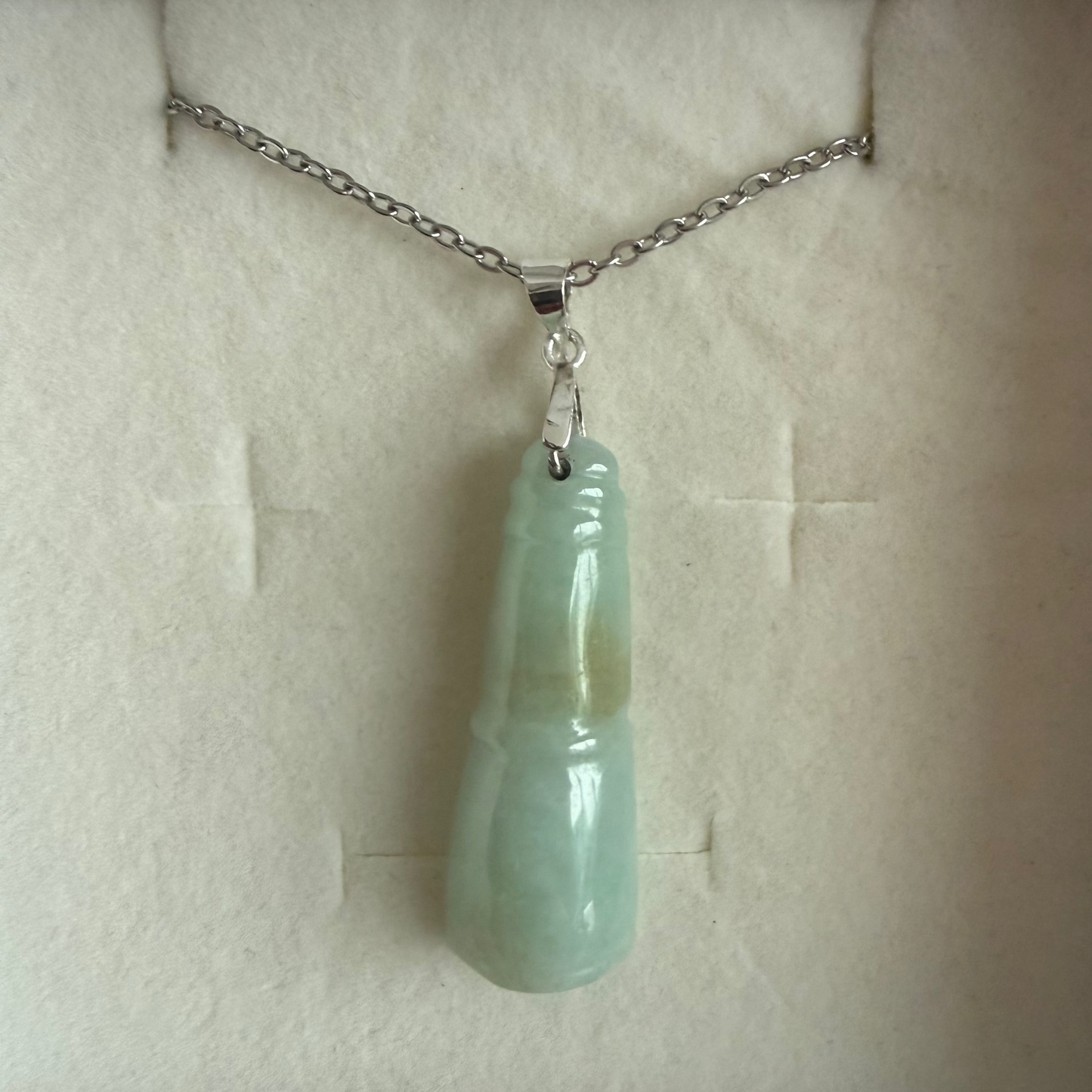 L48. Jade pendant with necklace - Bamboo