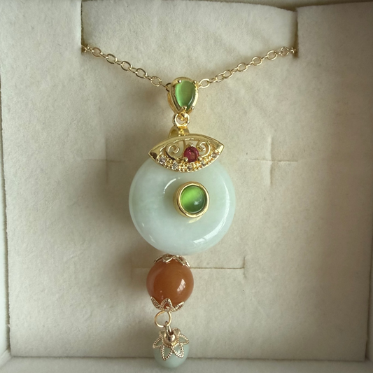 L47. Jade pendant with necklace - Decorative Safety button