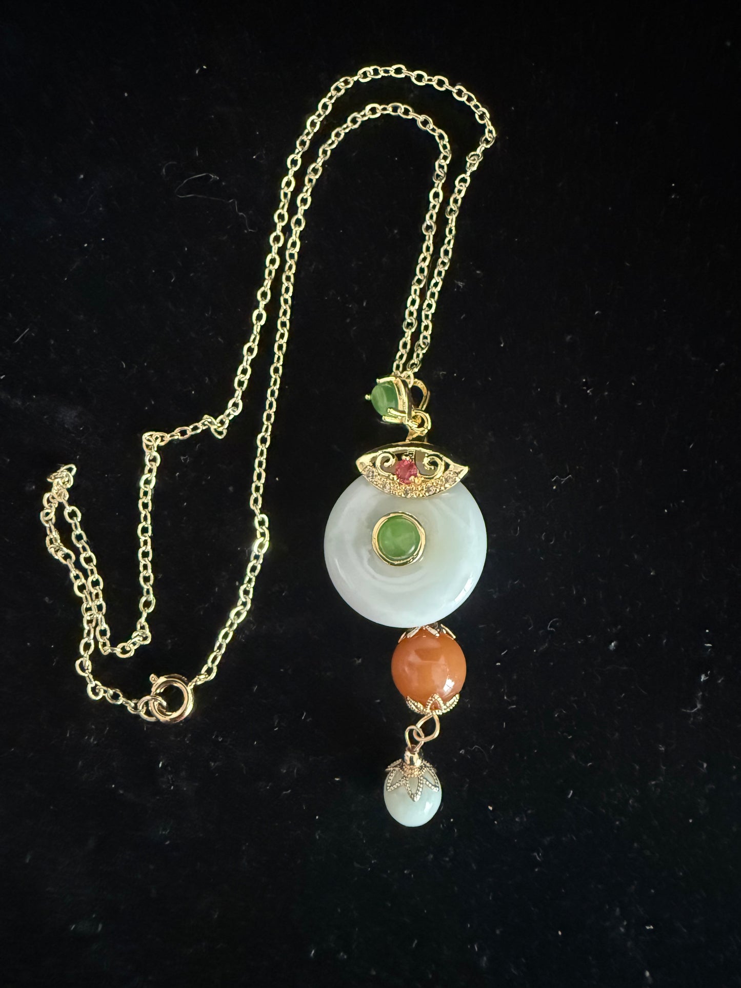 L47. Jade pendant with necklace - Decorative Safety button