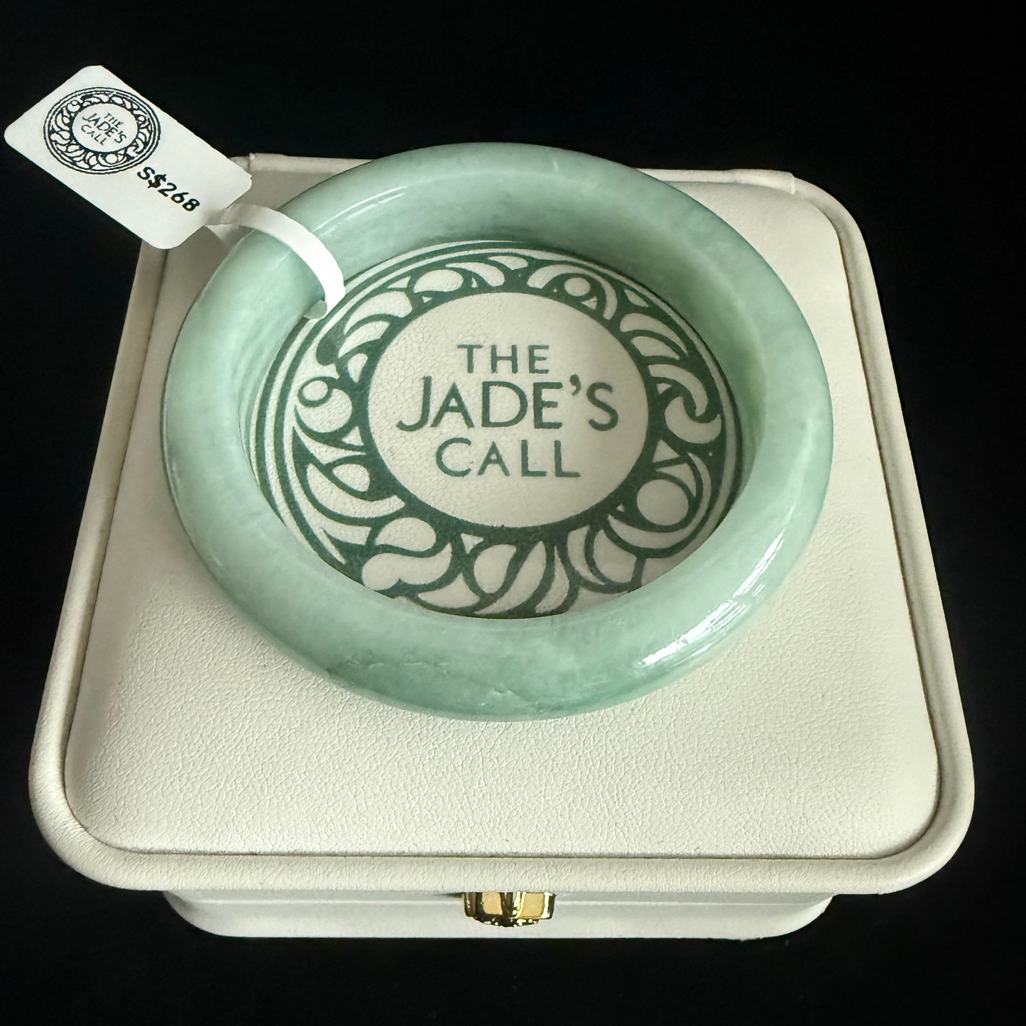 410. Light green tones Jade bangle