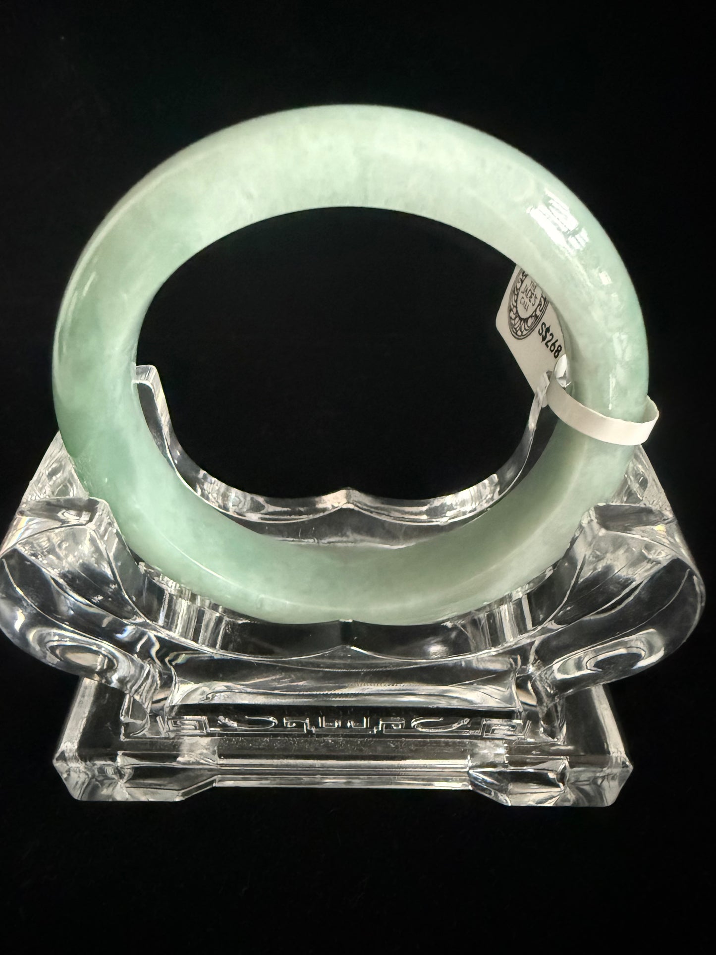 410. Light green tones Jade bangle