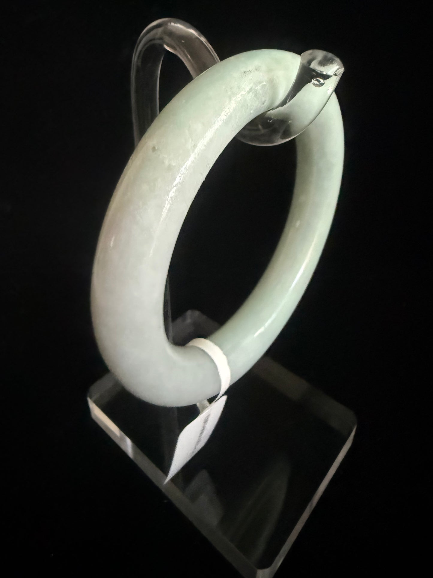 302. Traditional round green Jade bangle
