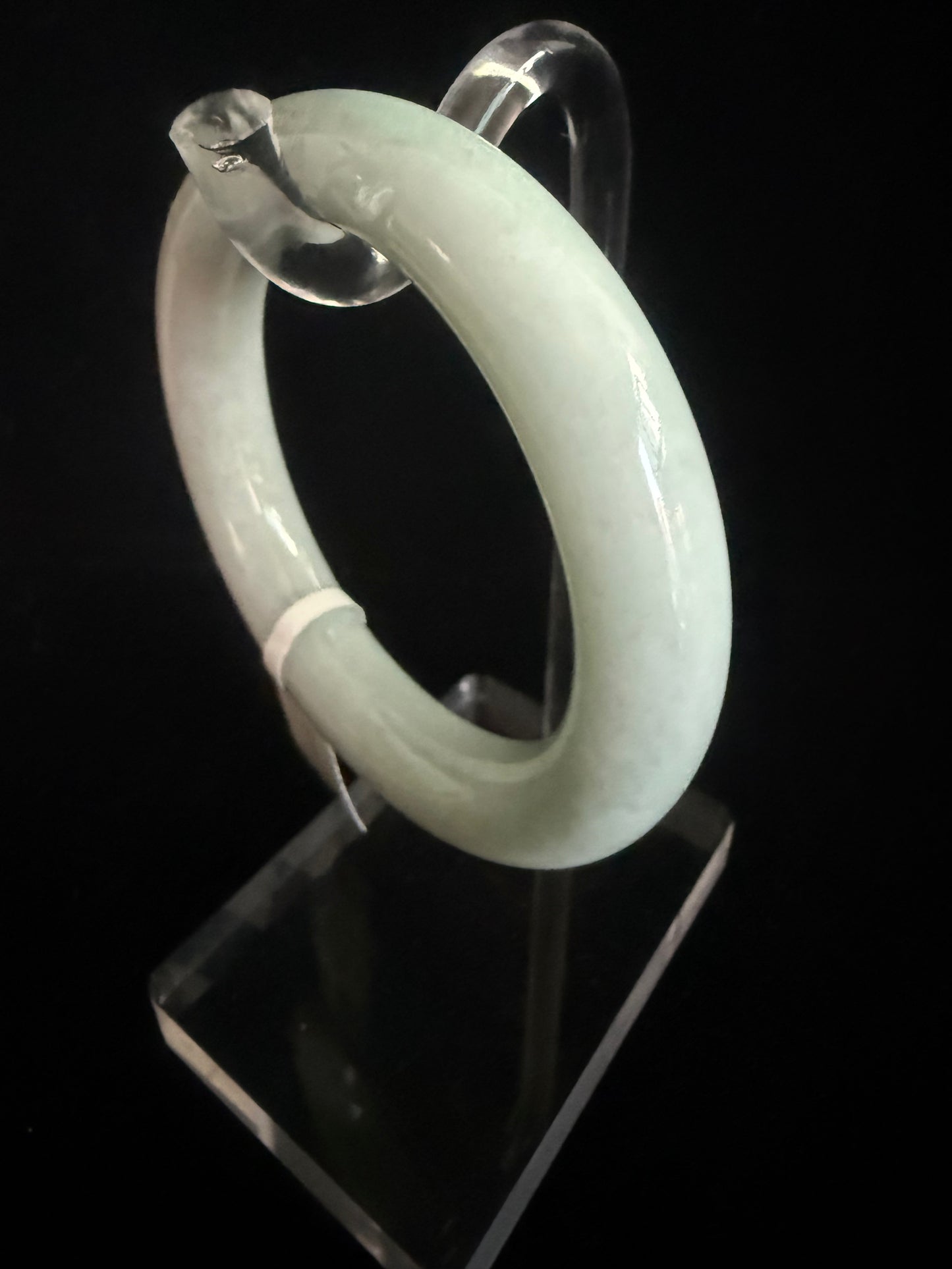 302. Traditional round green Jade bangle