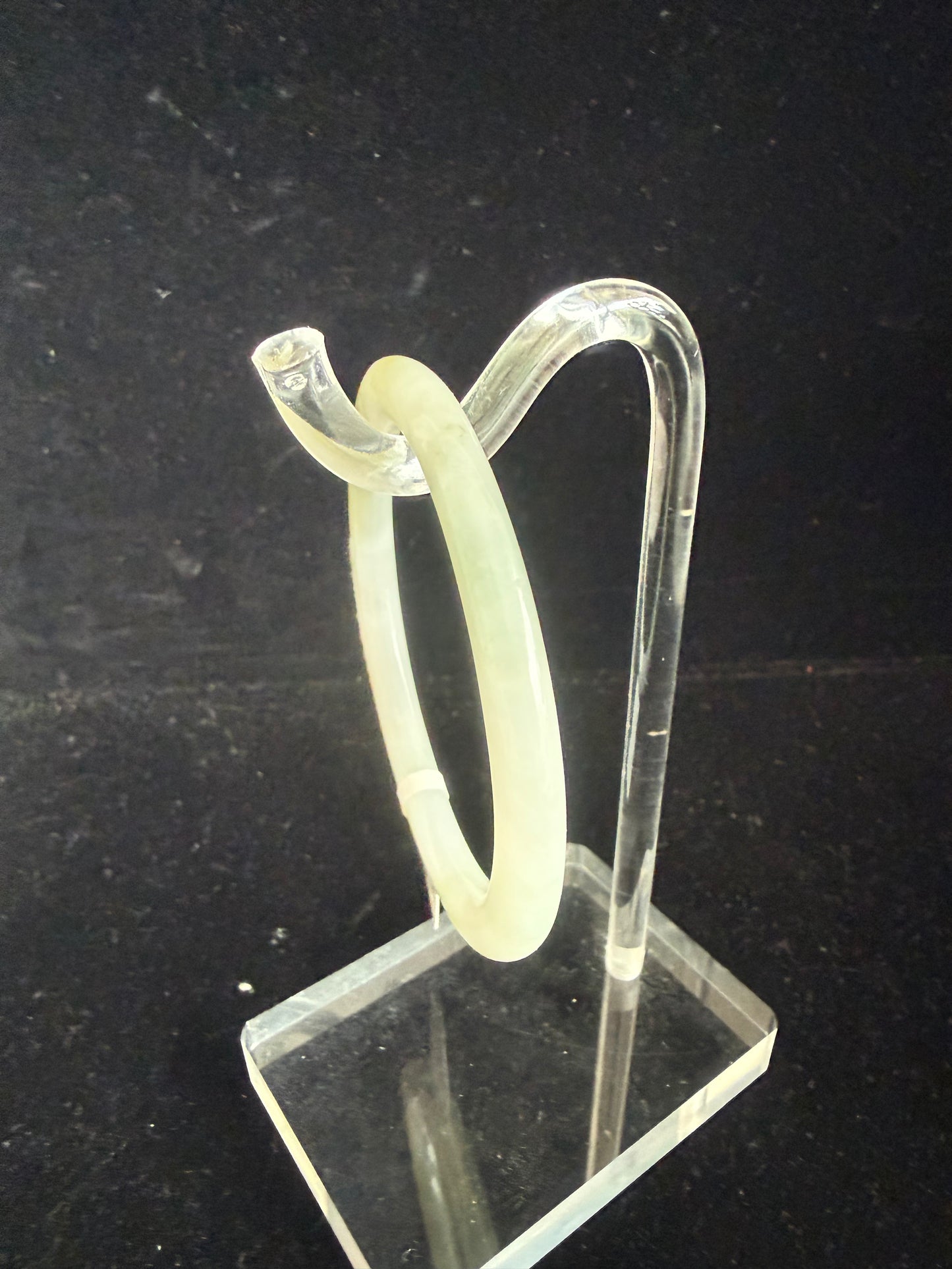 205. Thin luminous Jade bangle