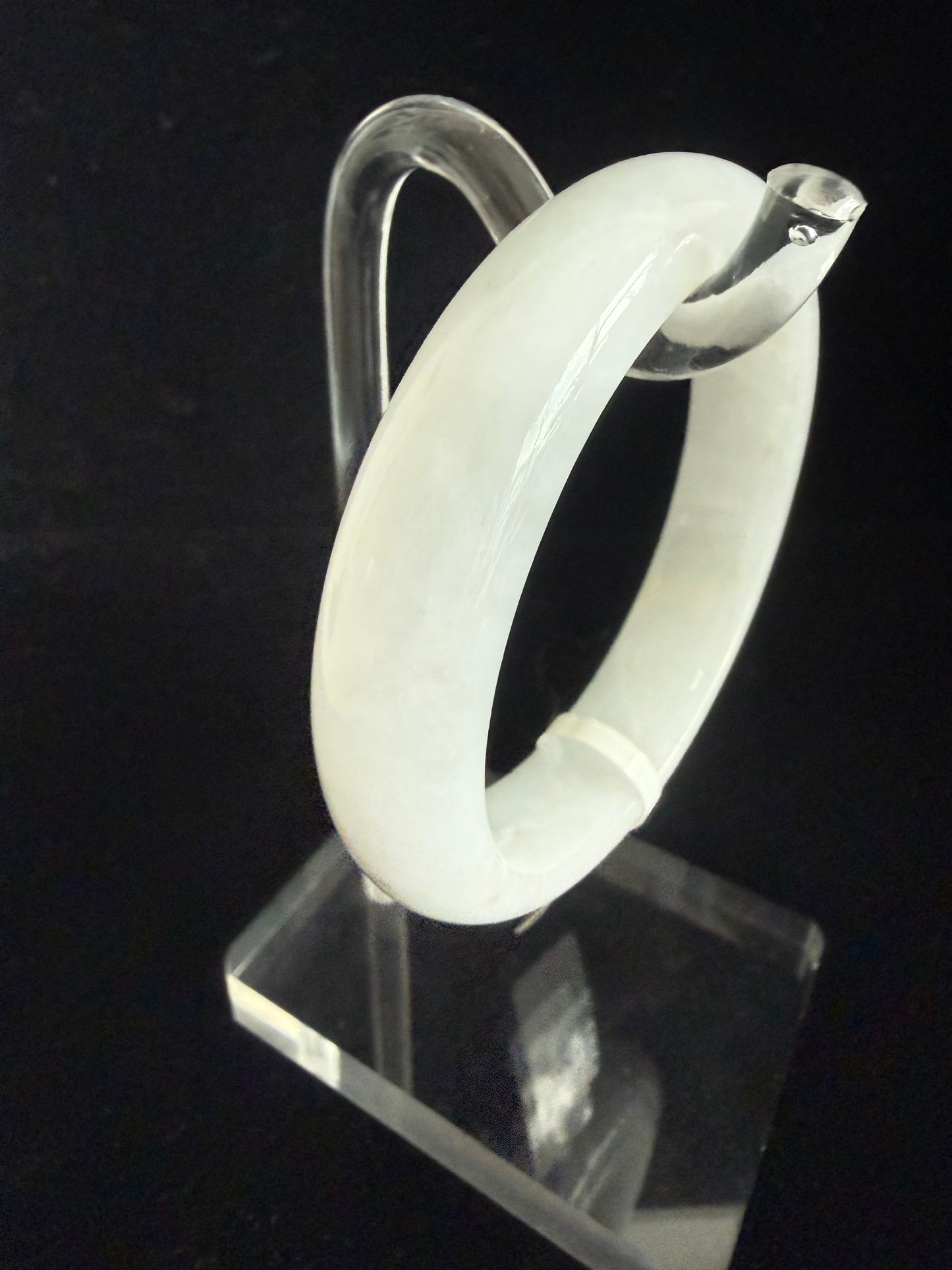 220. Glossy white Jade bangle