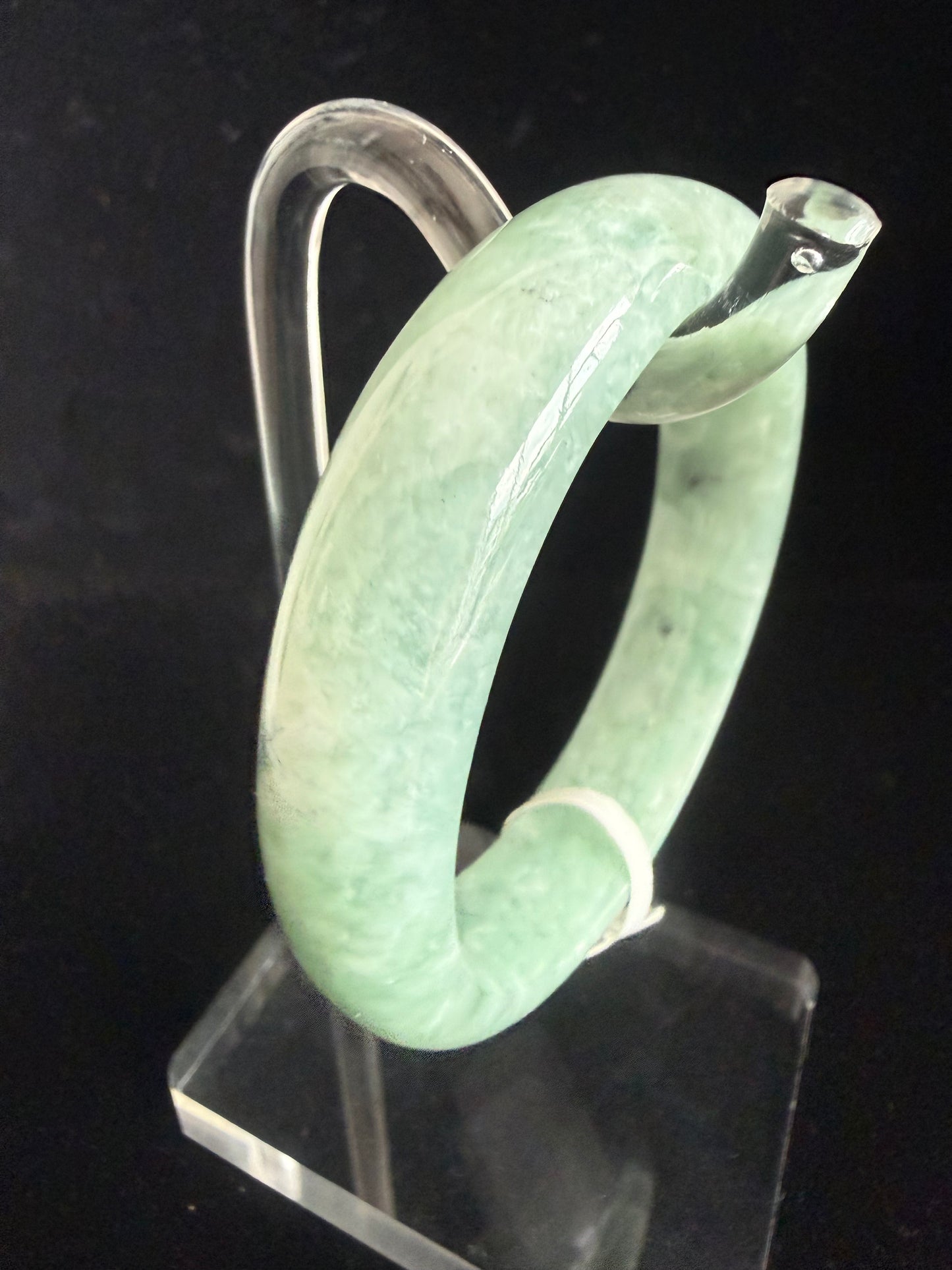 233. Quifei green oval Jade bangle