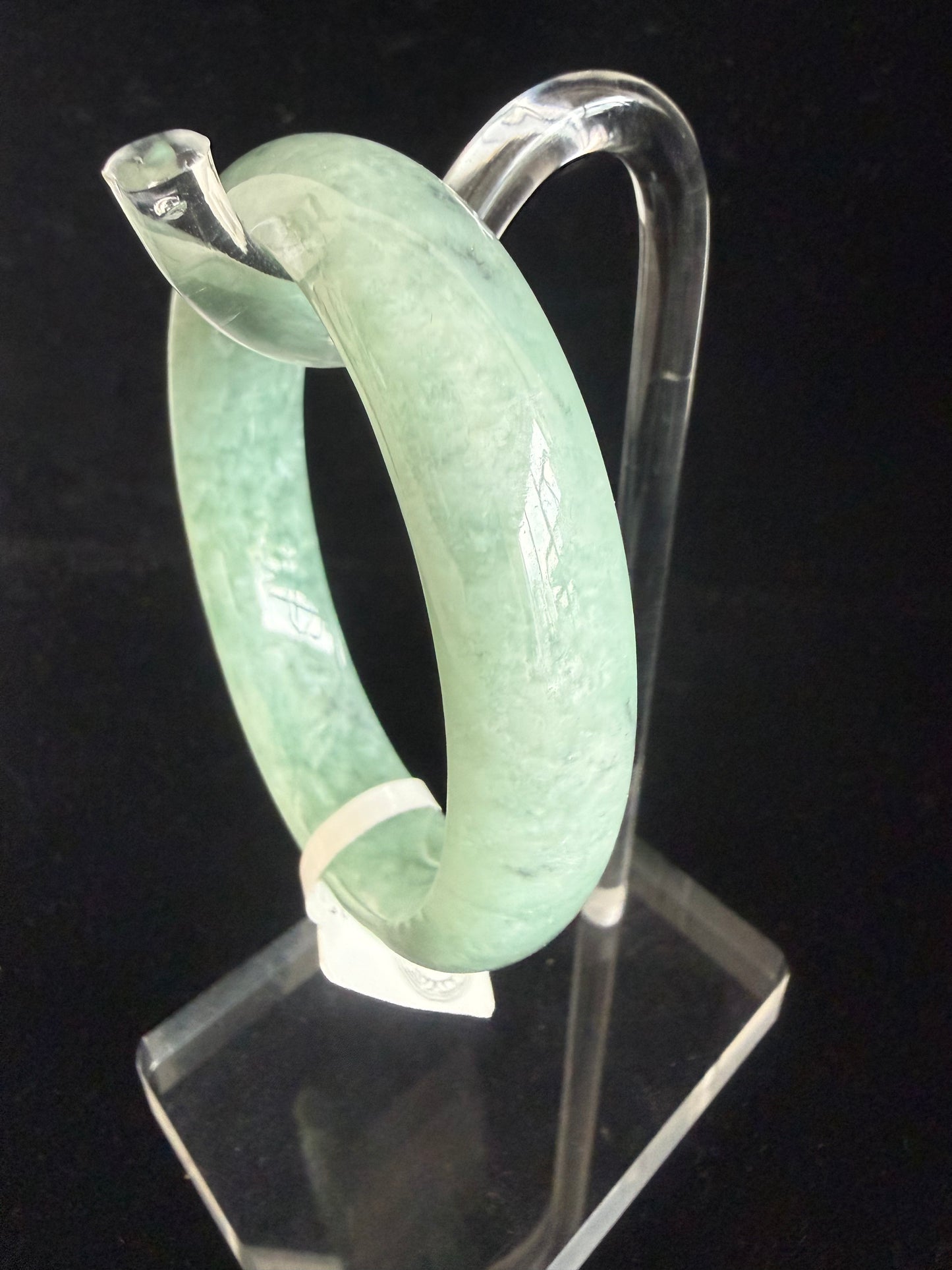 233. Quifei green oval Jade bangle