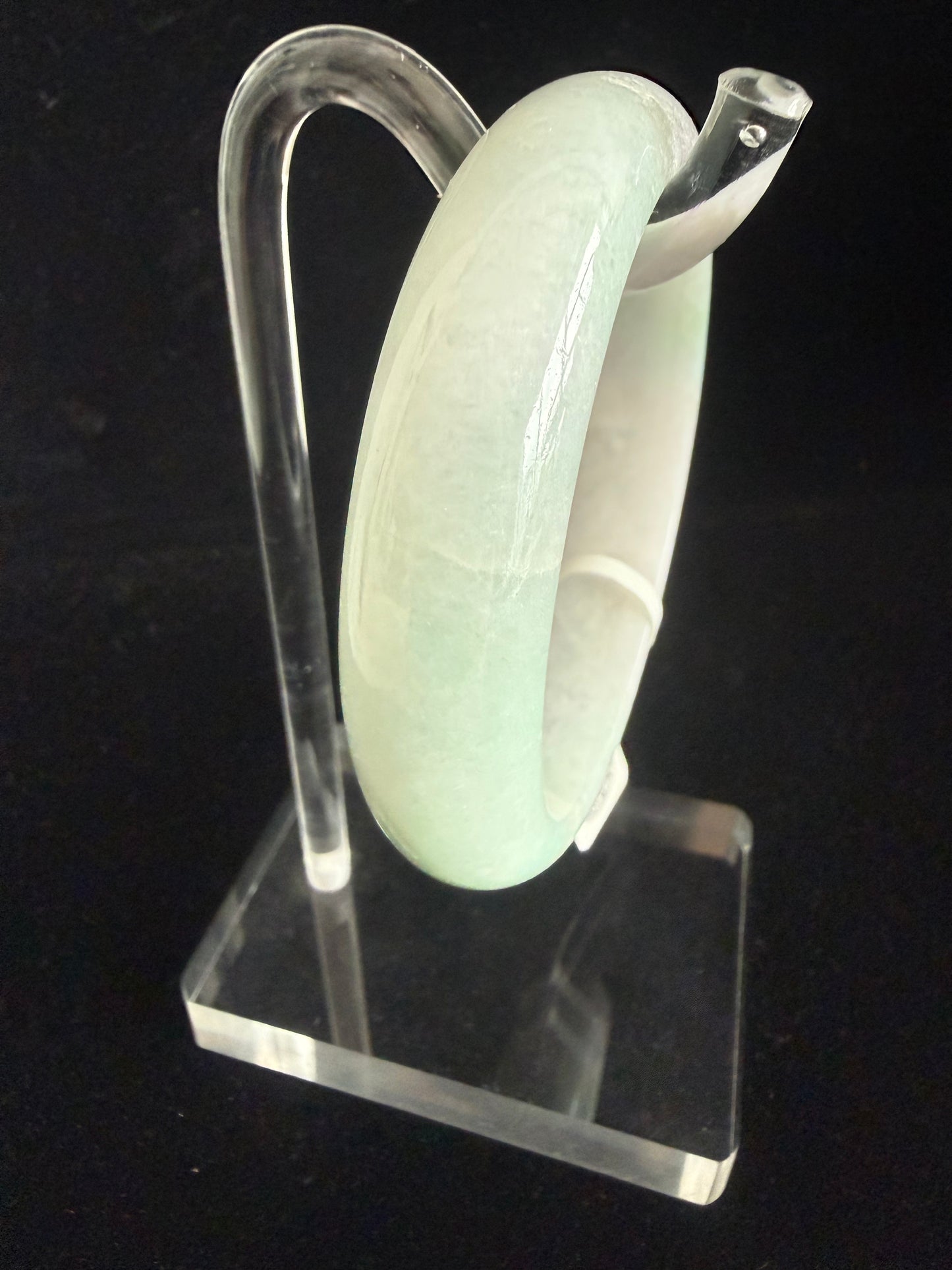 234. Green light lavender blend Jade bangle