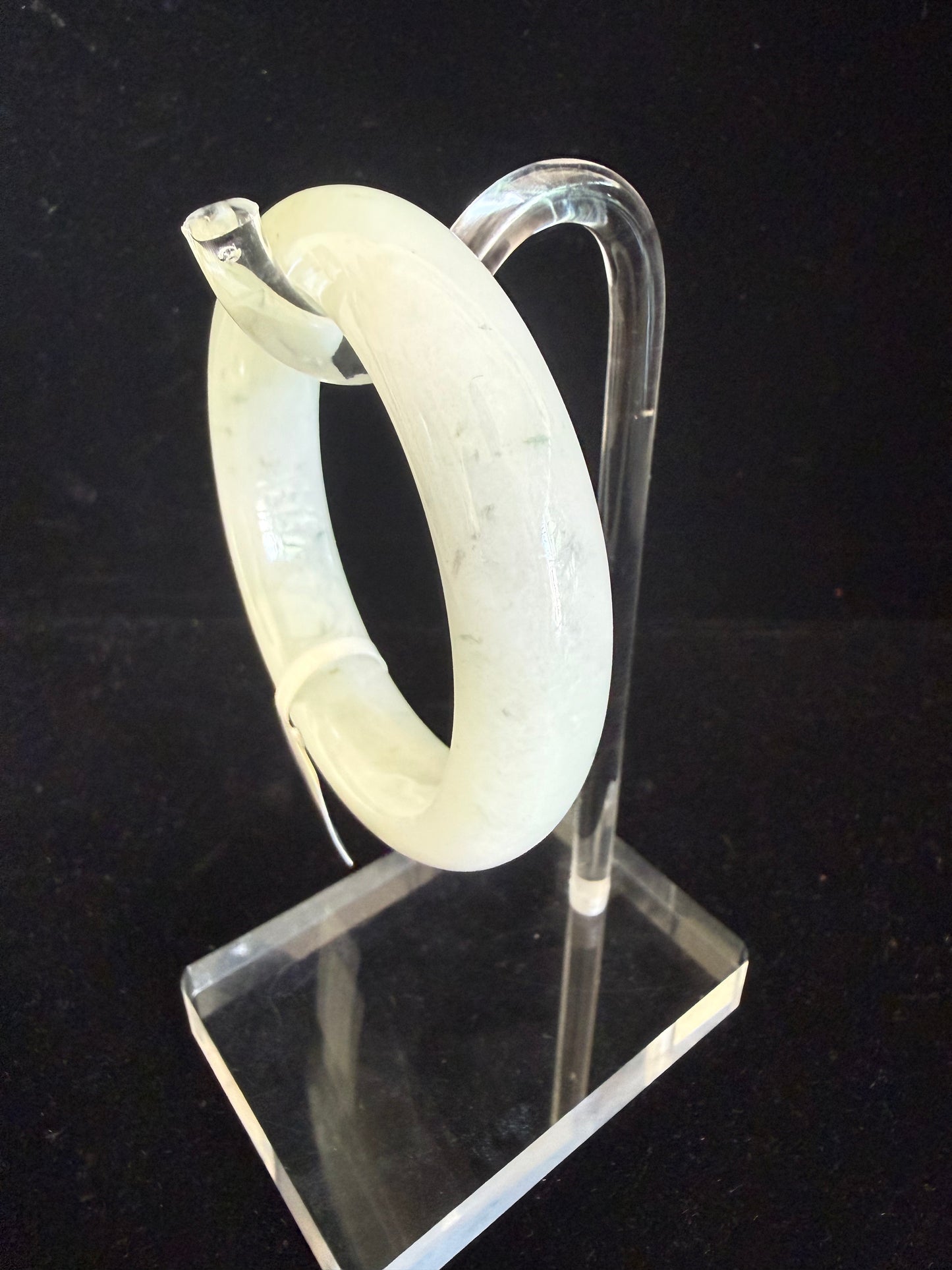 242. Light luminous green Jade bangle