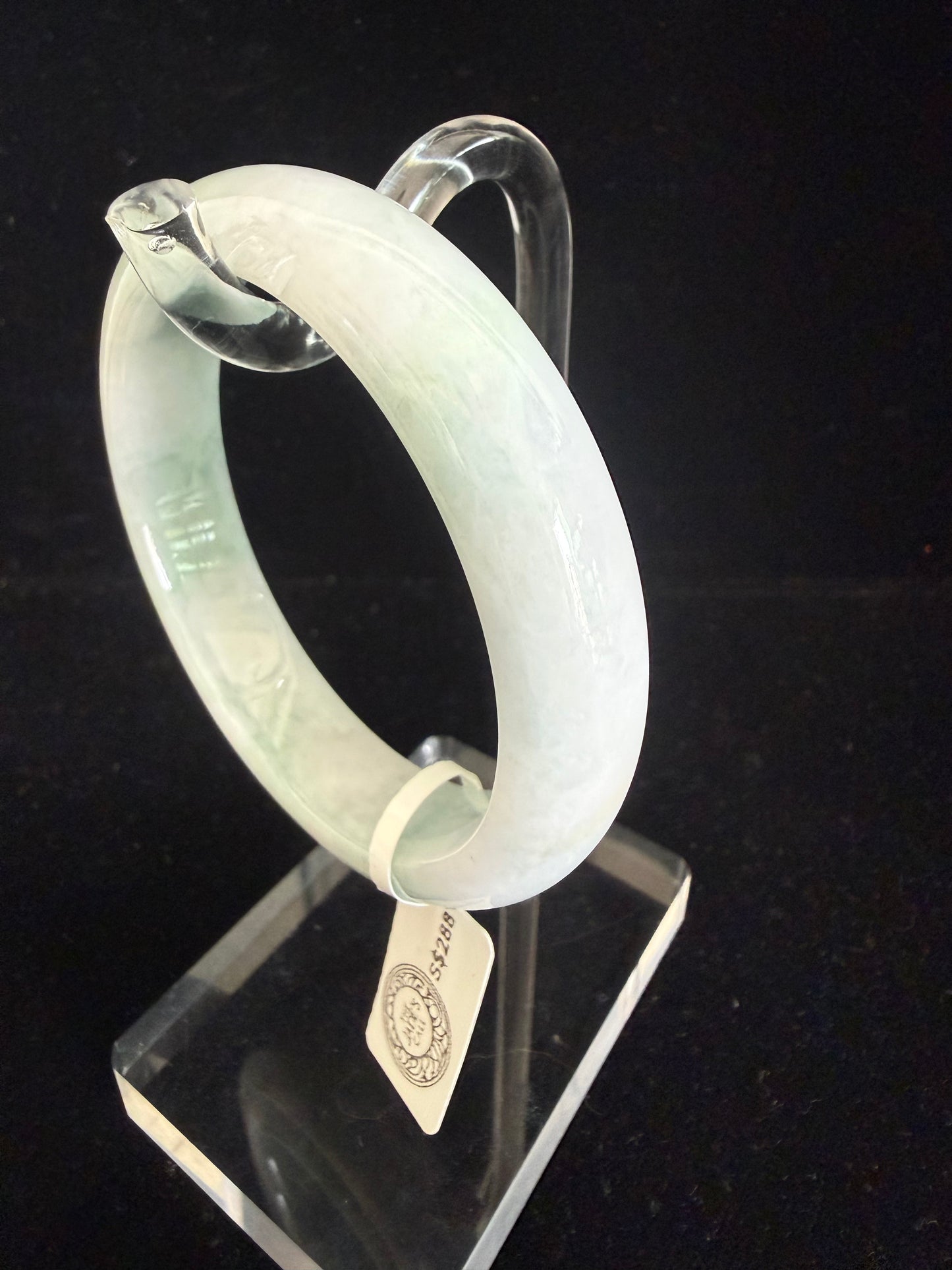 259. White and green Jadeite bangle
