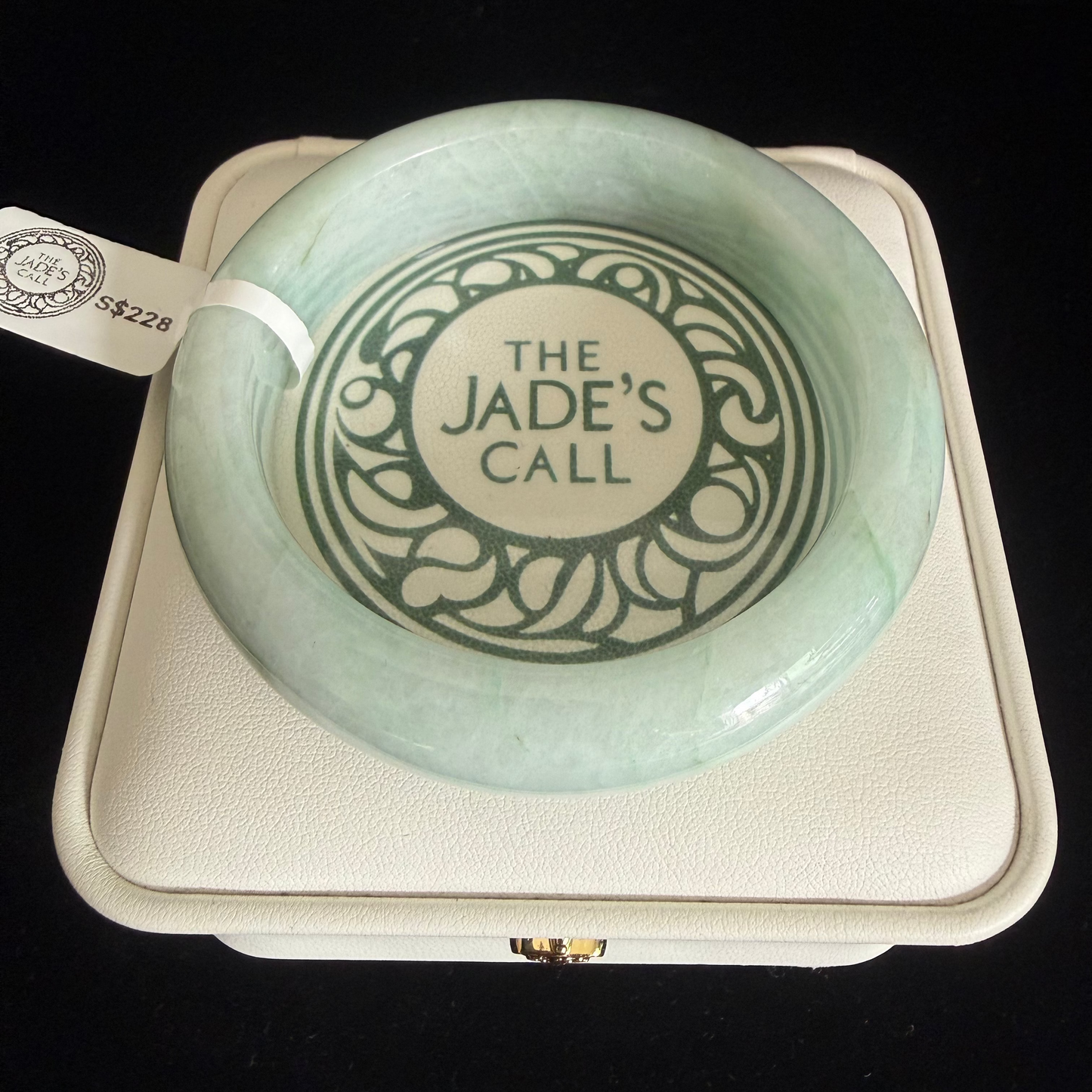 262. Tones of green Jade bangle