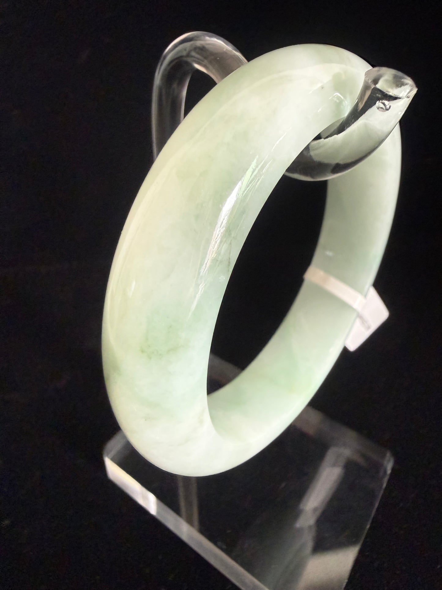262. Tones of green Jade bangle