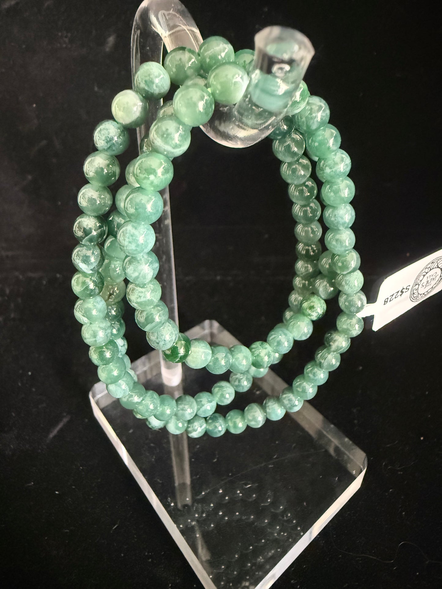 JB198. Glossy green Jade beads necklace