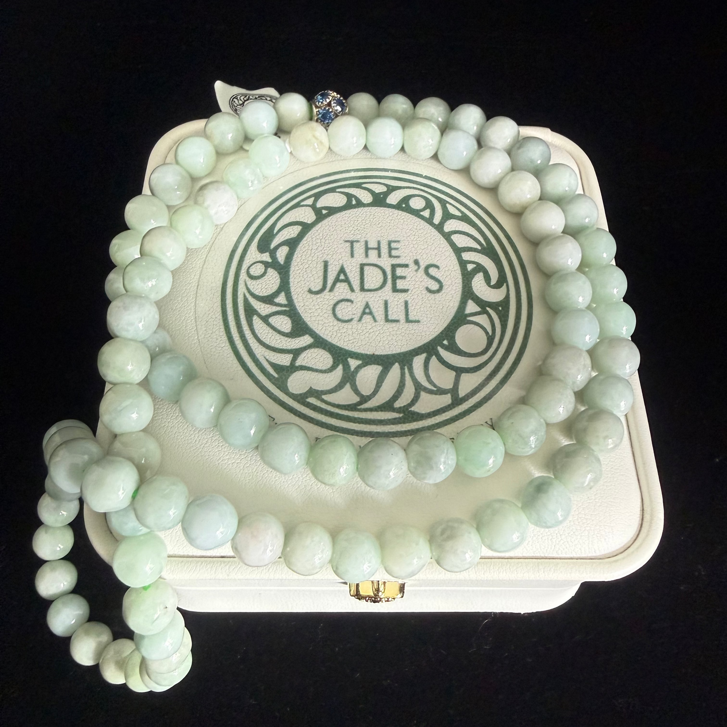 JB221. Light Green Jade beads necklace