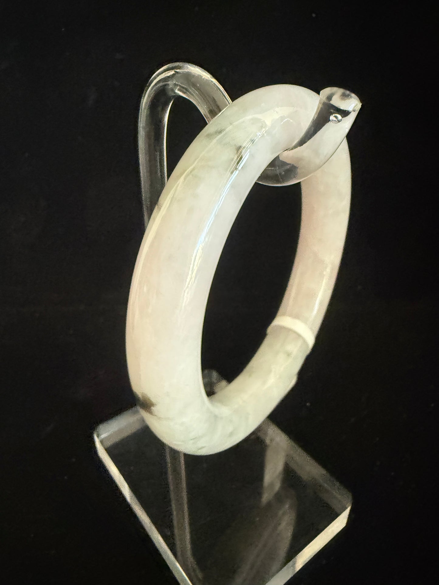 299. Traditional round floating flower Jade bangle