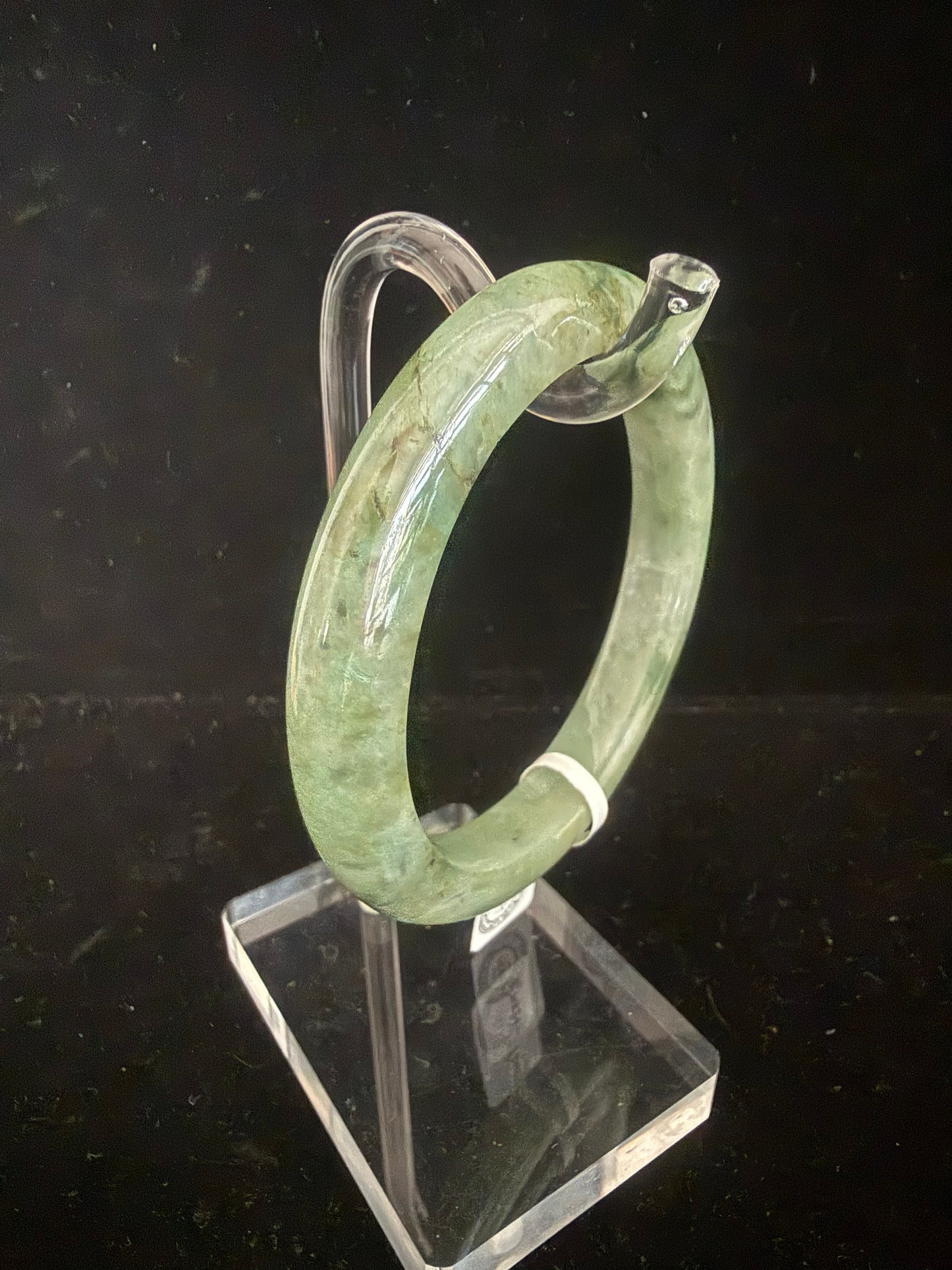 373. Lake green with floating flower Jade bangle
