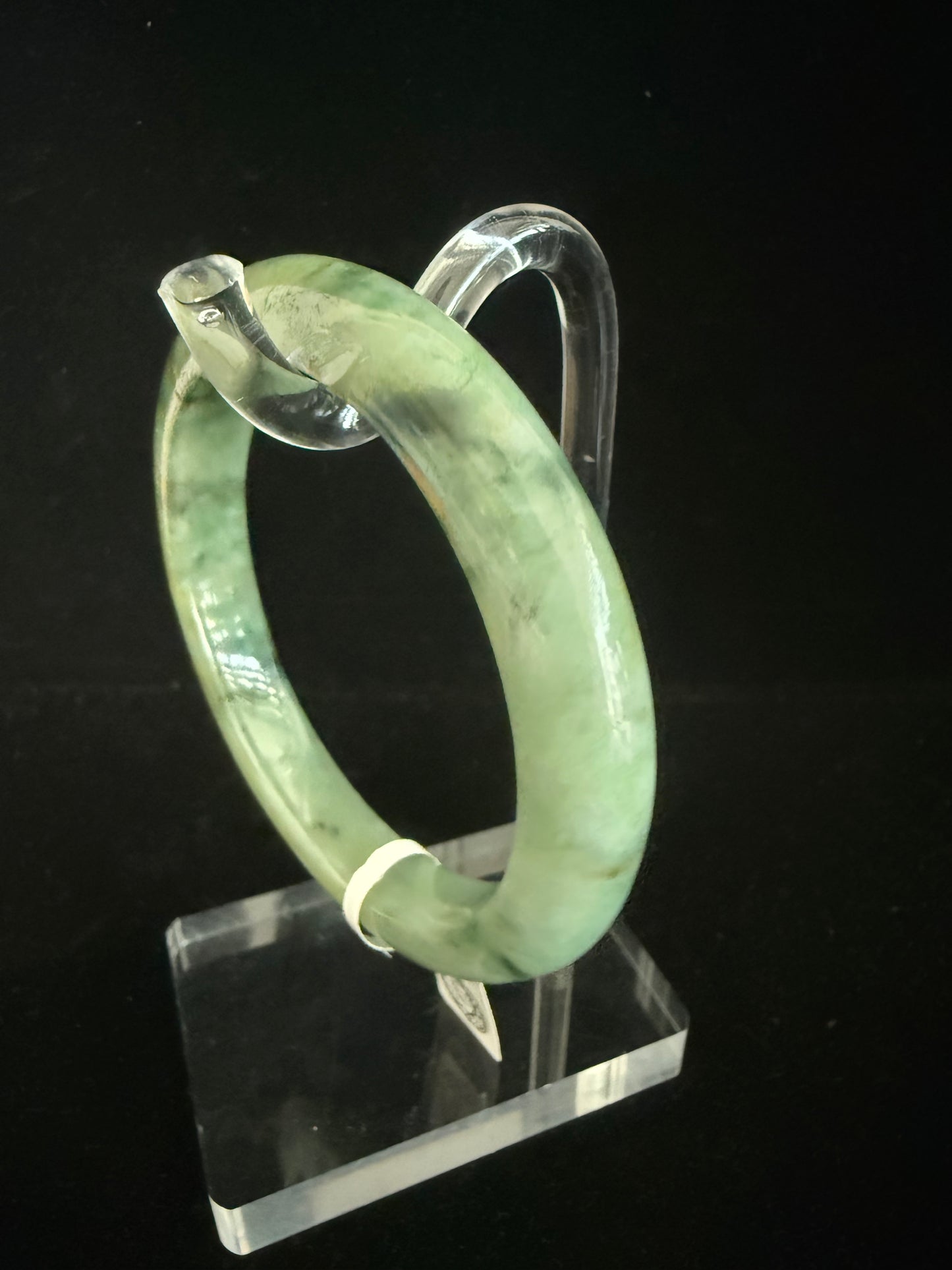 373. Lake green with floating flower Jade bangle