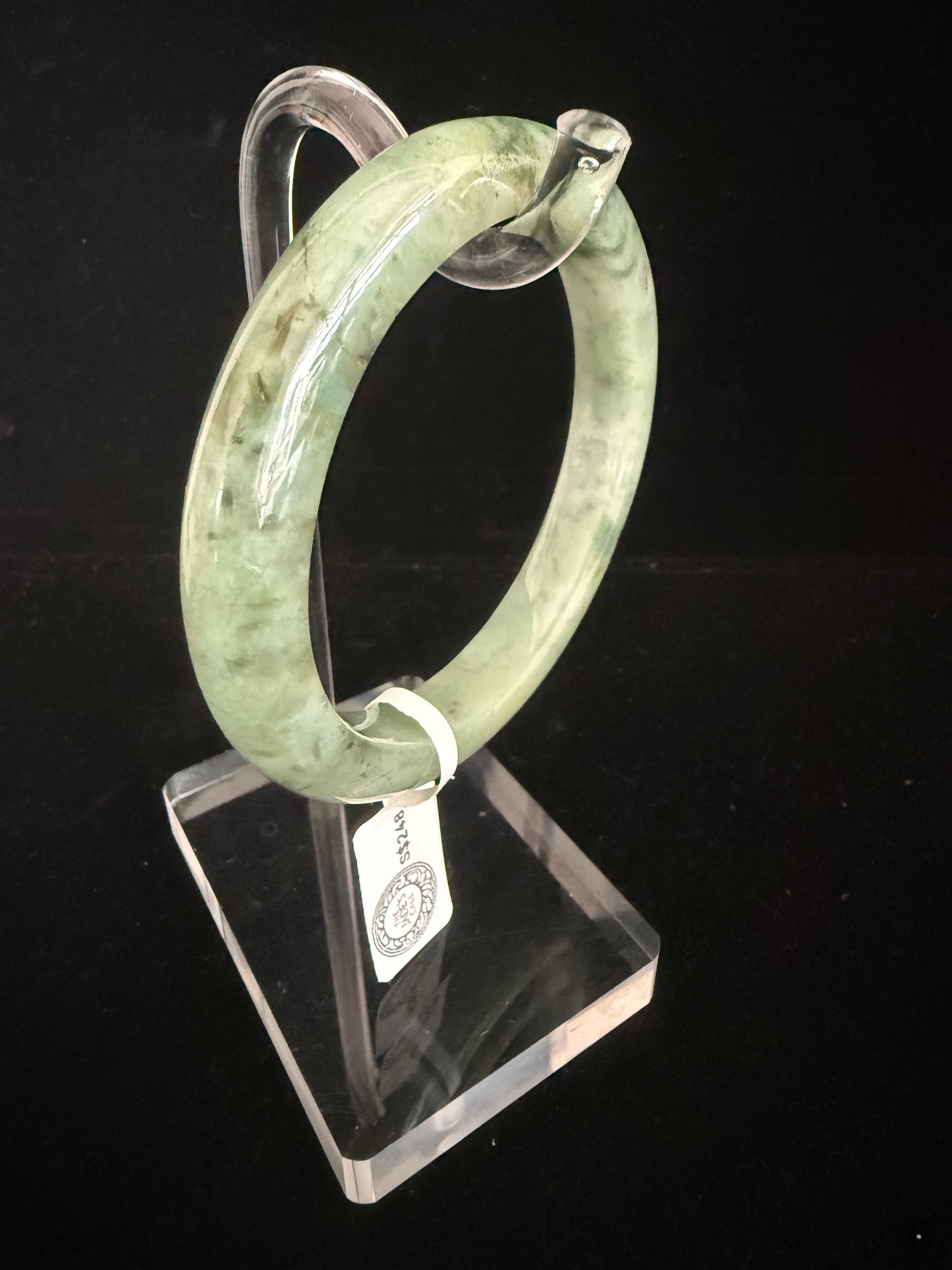 373. Lake green with floating flower Jade bangle