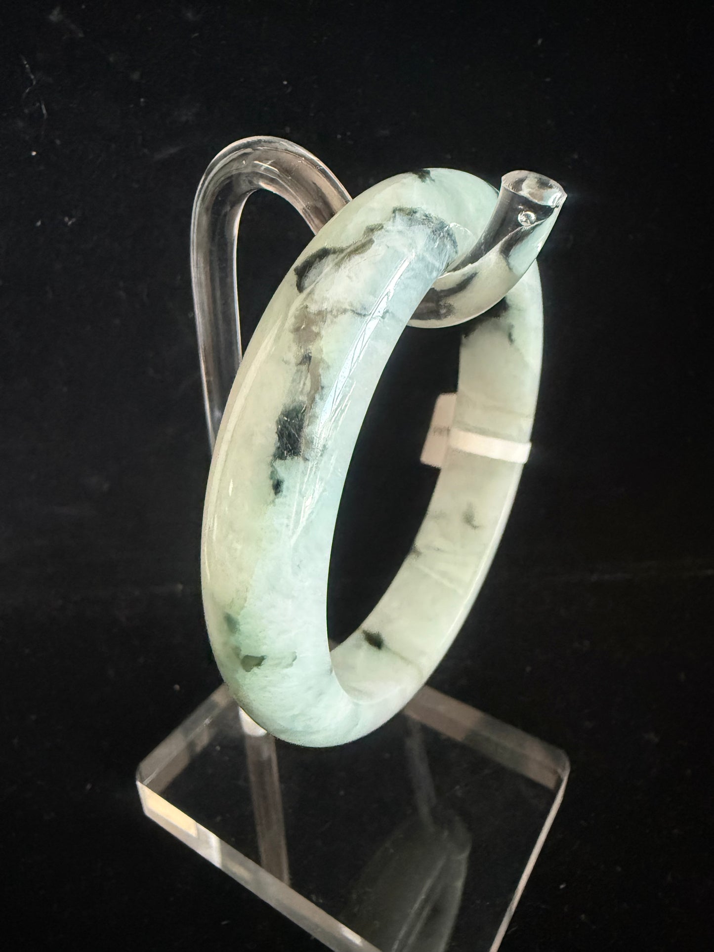 346. Natural floating pattern jade bangle
