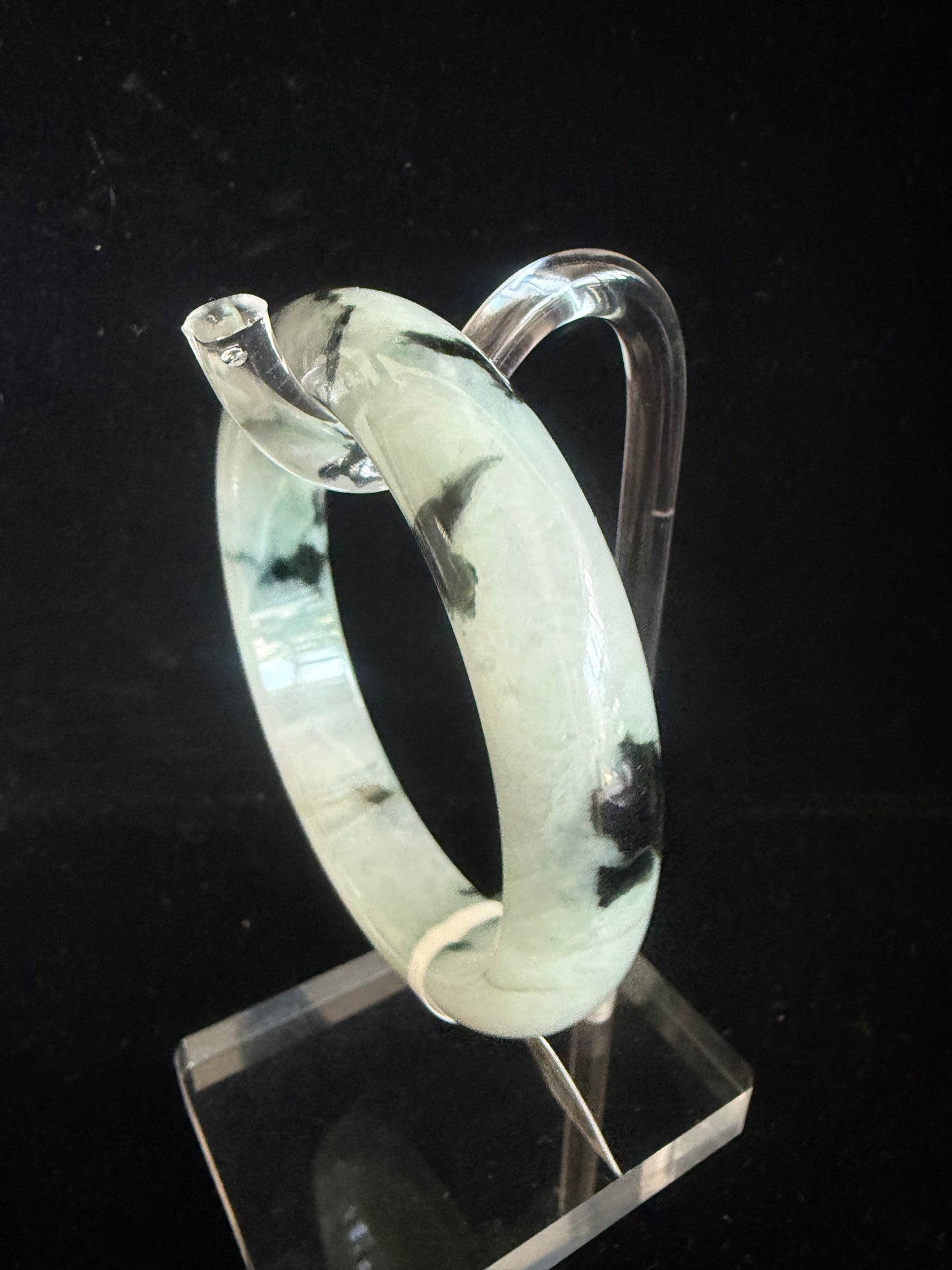 346. Natural floating pattern jade bangle