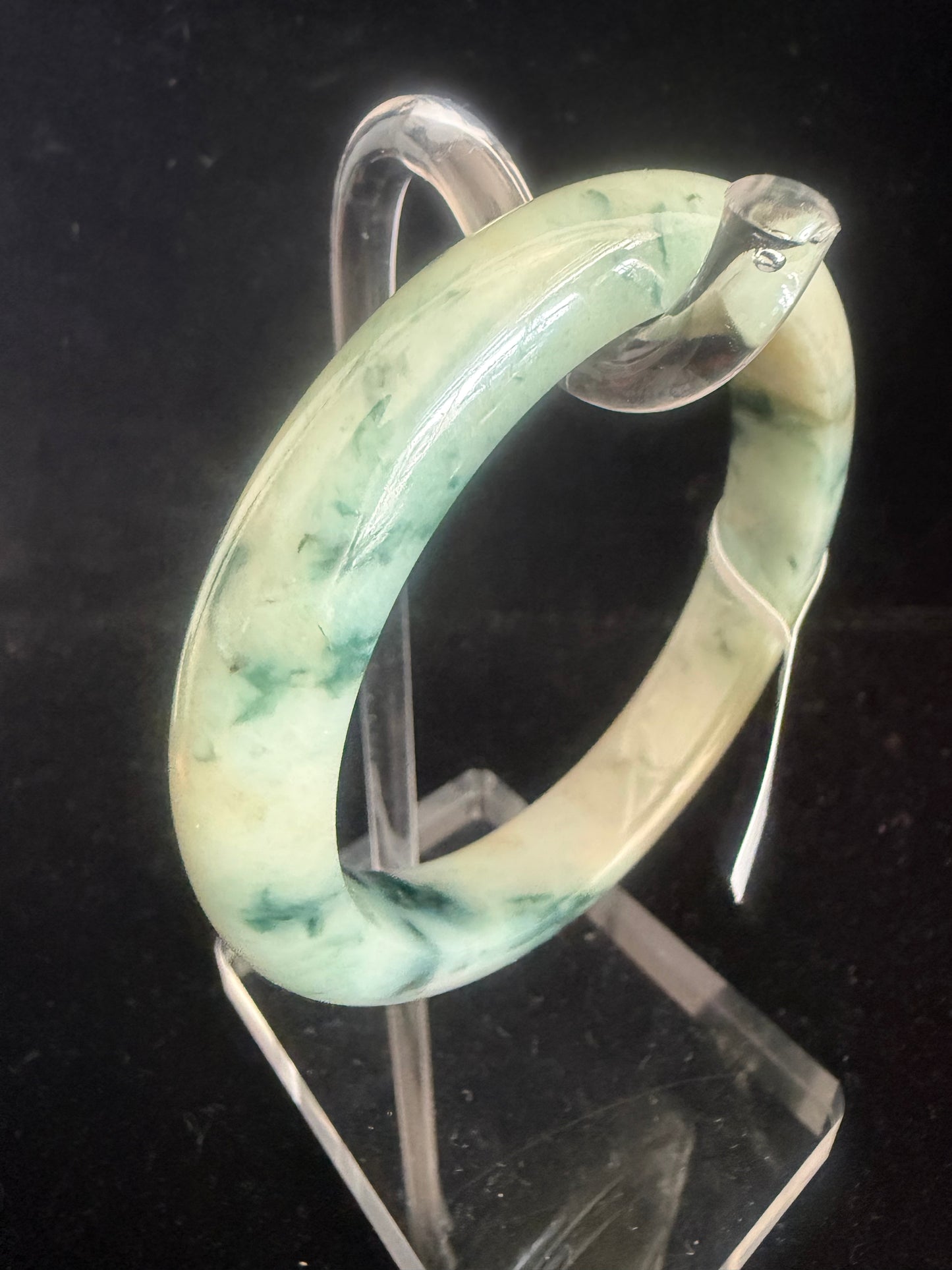 292. floating flower yellow Jade bangle
