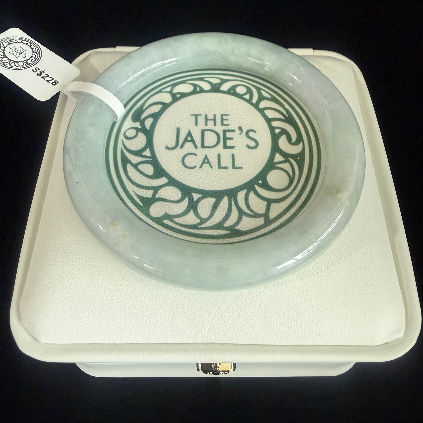 344. Traditional round glossy Jade bangle