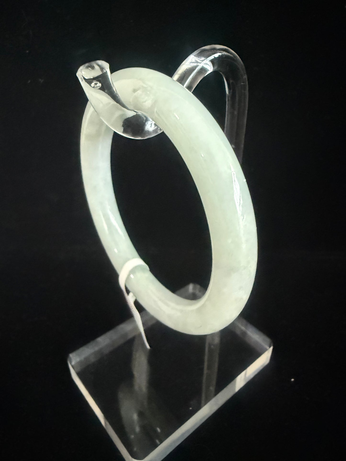 344. Traditional round glossy Jade bangle