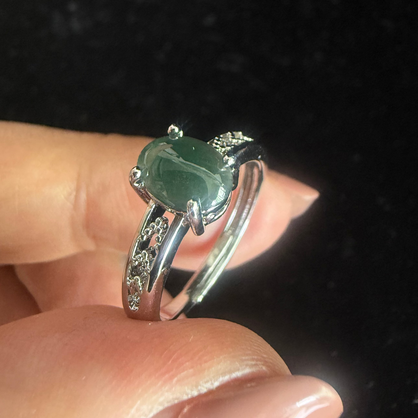 R506. Oval Jadeite Ring