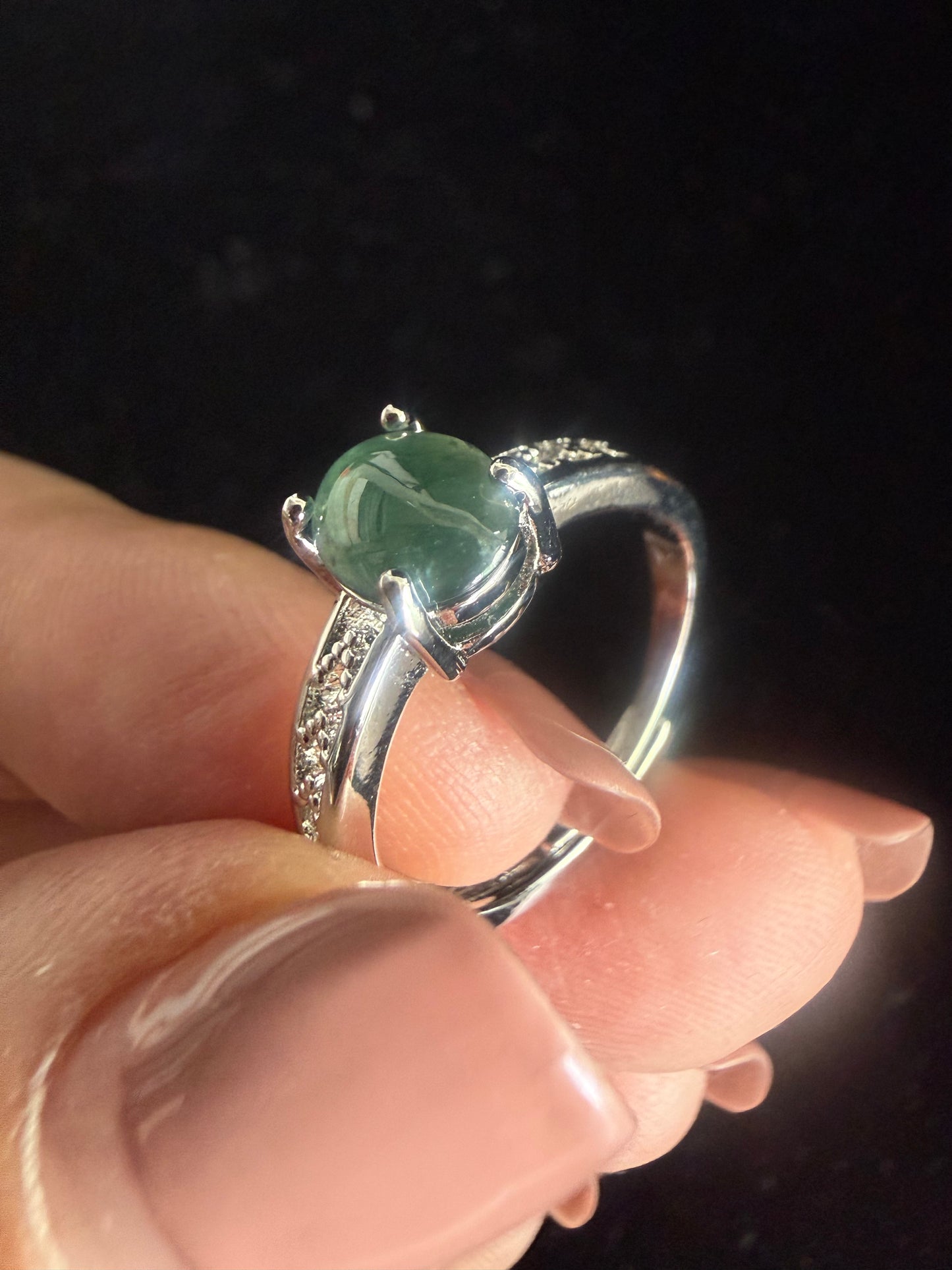 R506. Oval Jadeite Ring